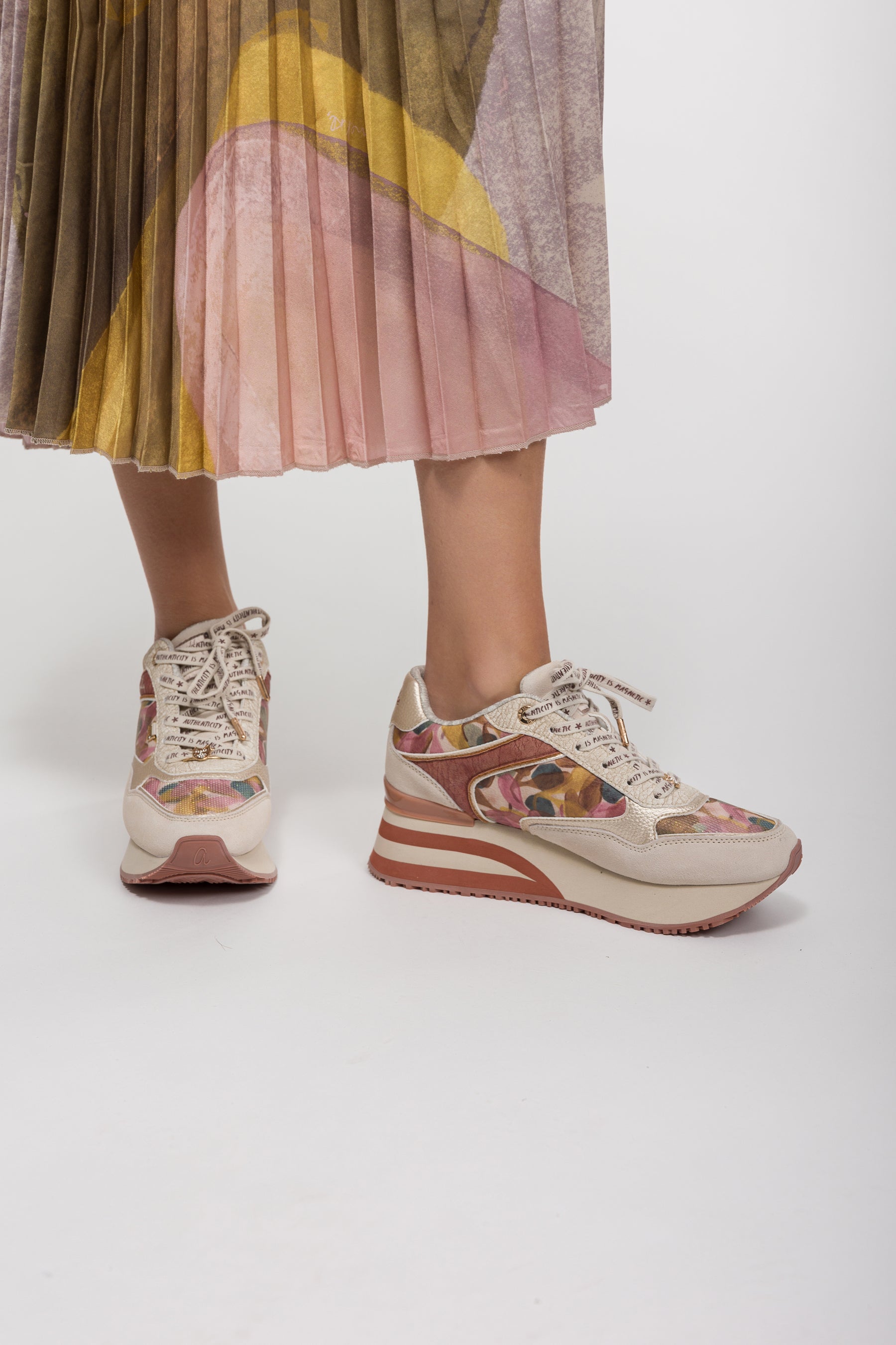 Deportivos rosa y beige Bloom