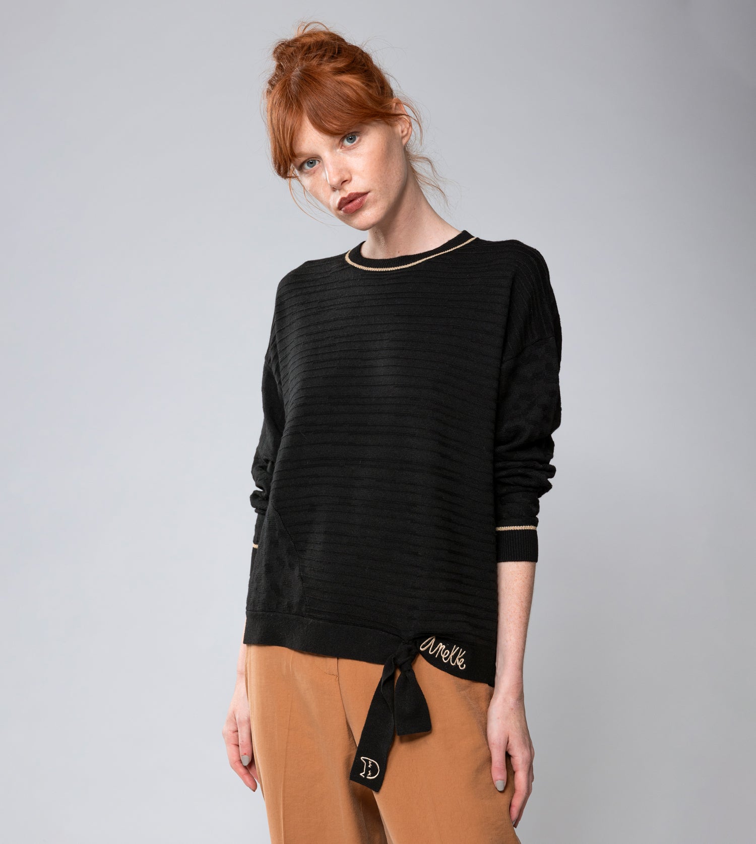 Jersey negro cuello redondo Shōen