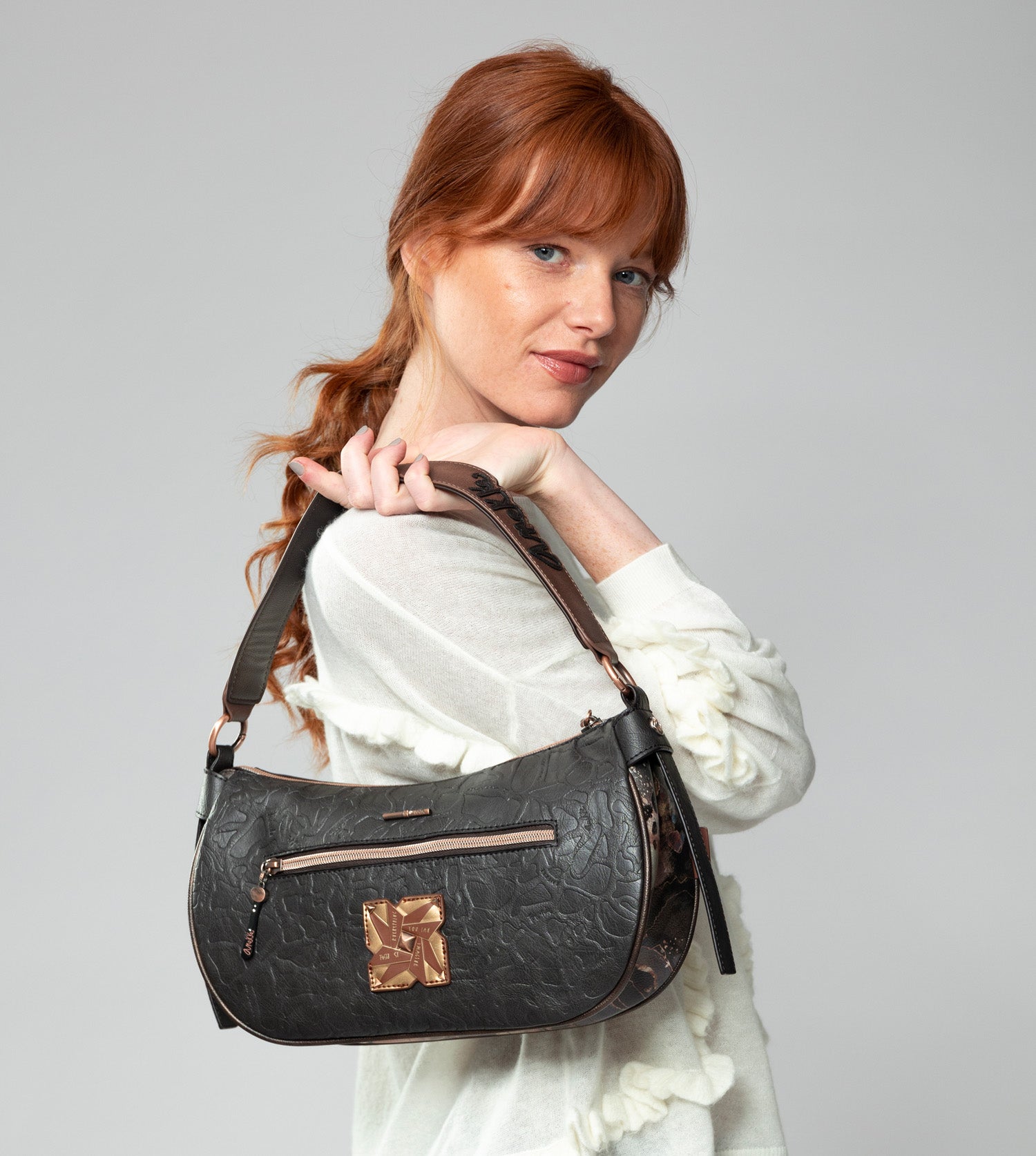 Bolso ovalado con cadena Shōen