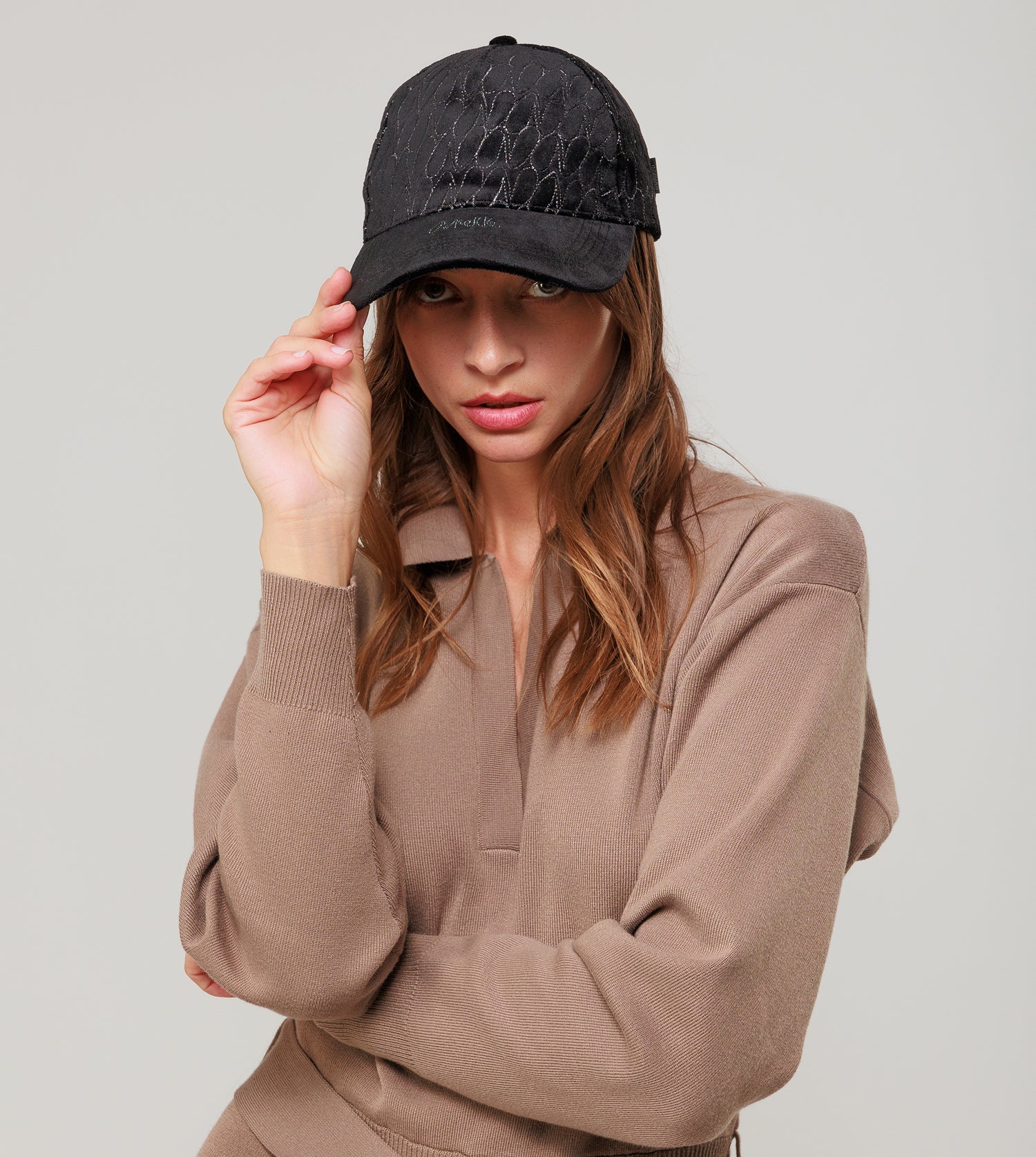 Gorra oscura