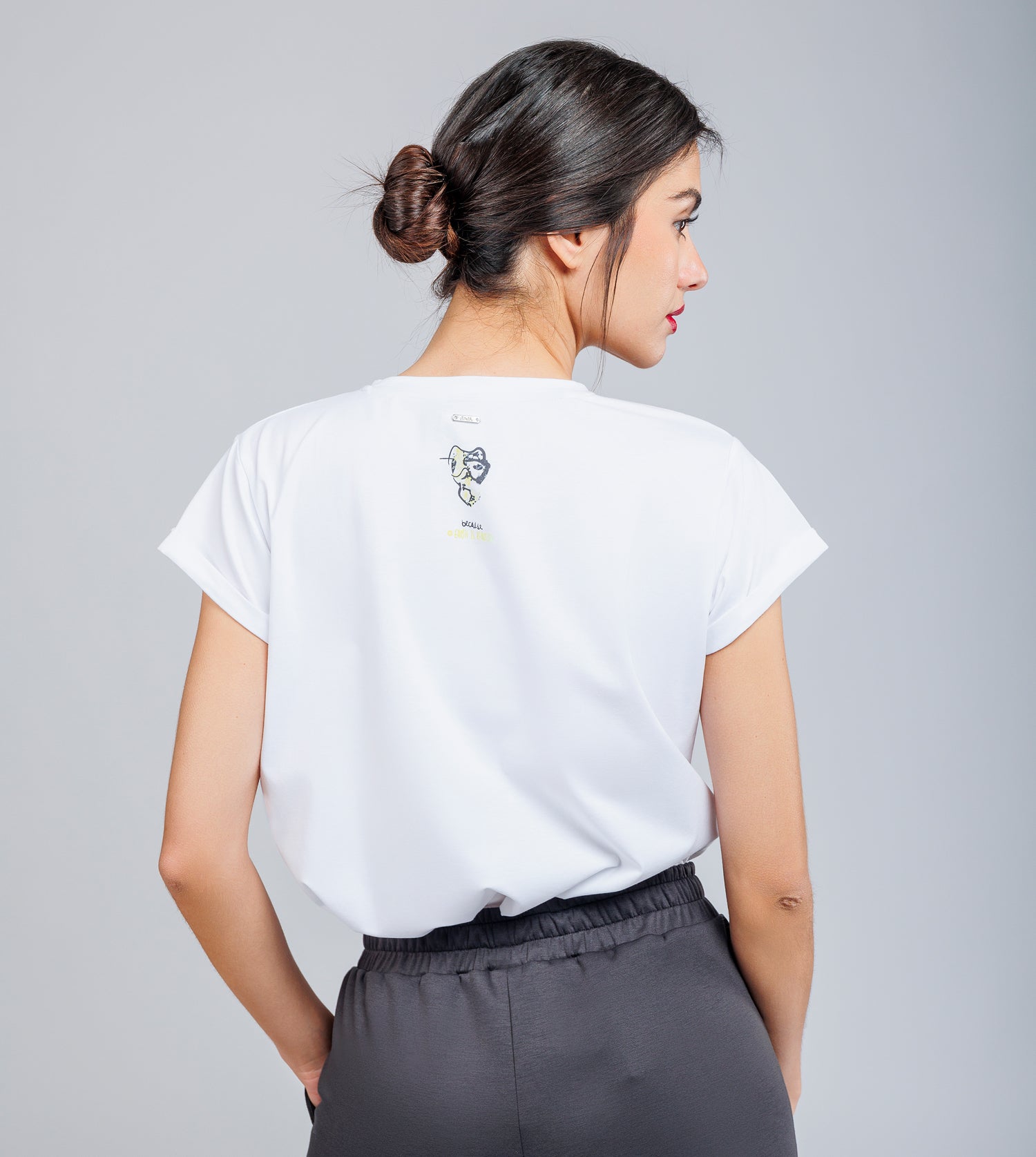 Camiseta manga corta blanca y dorada Anekke