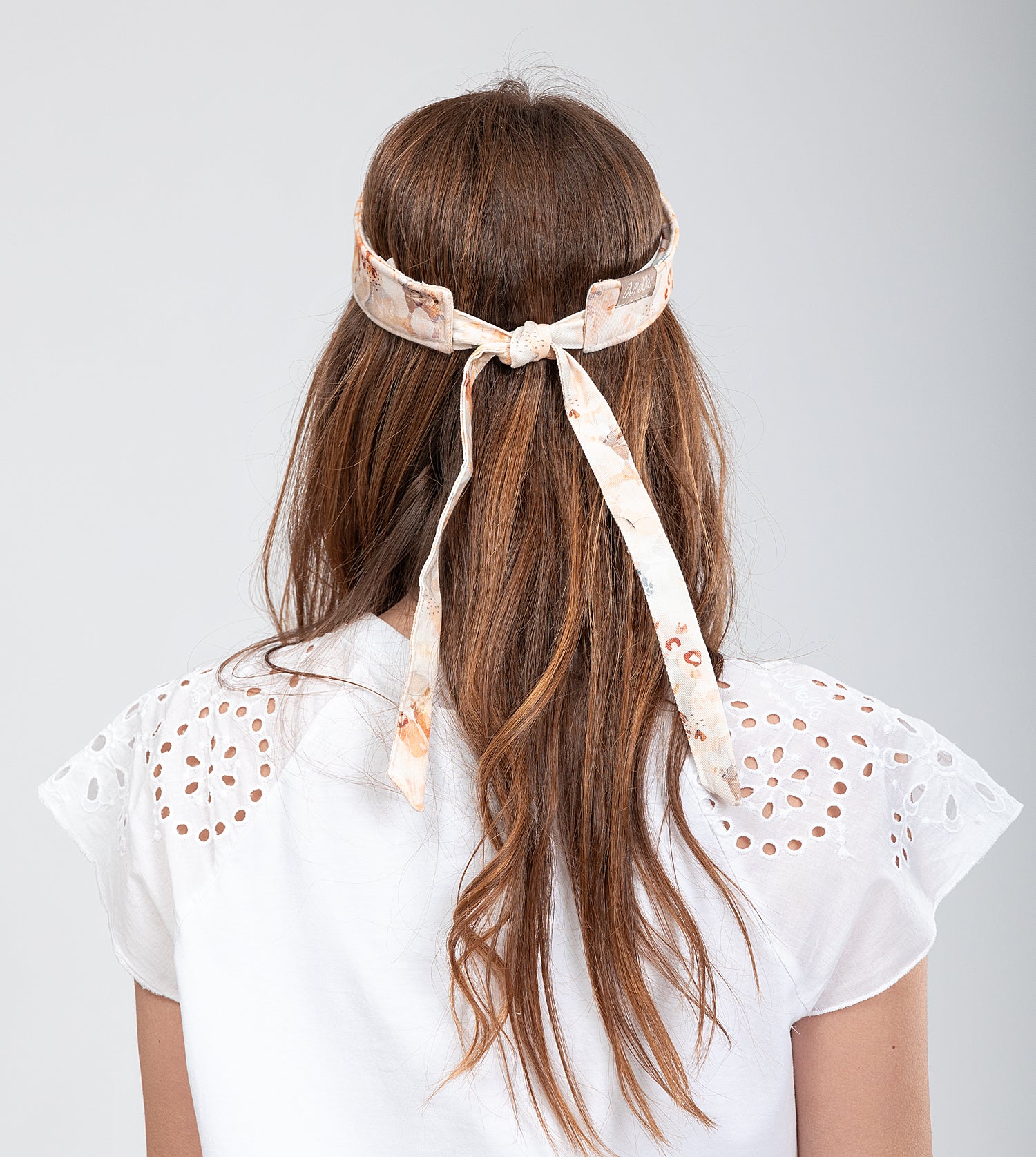 Visera beige estampada