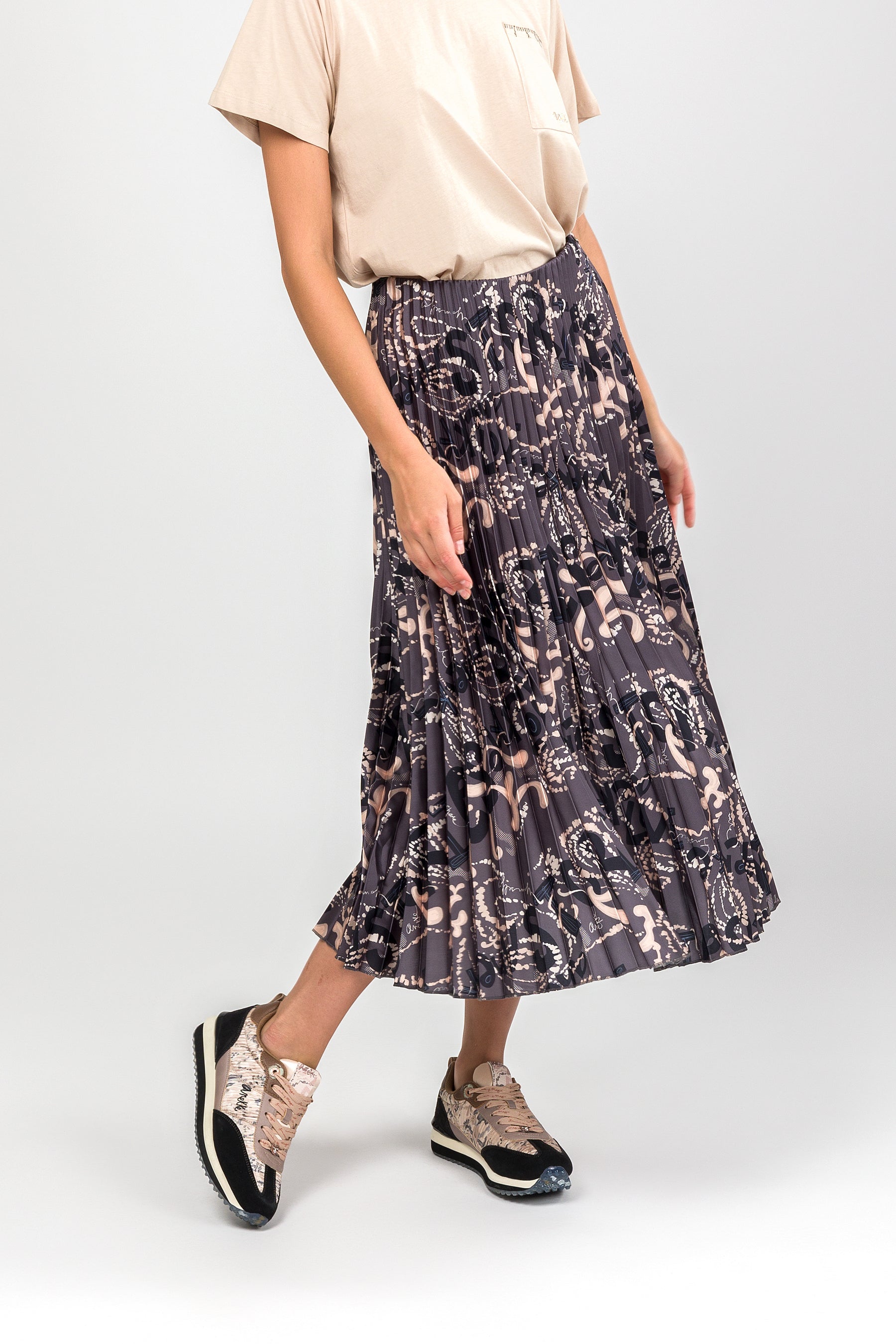 Falda plisada gris y print