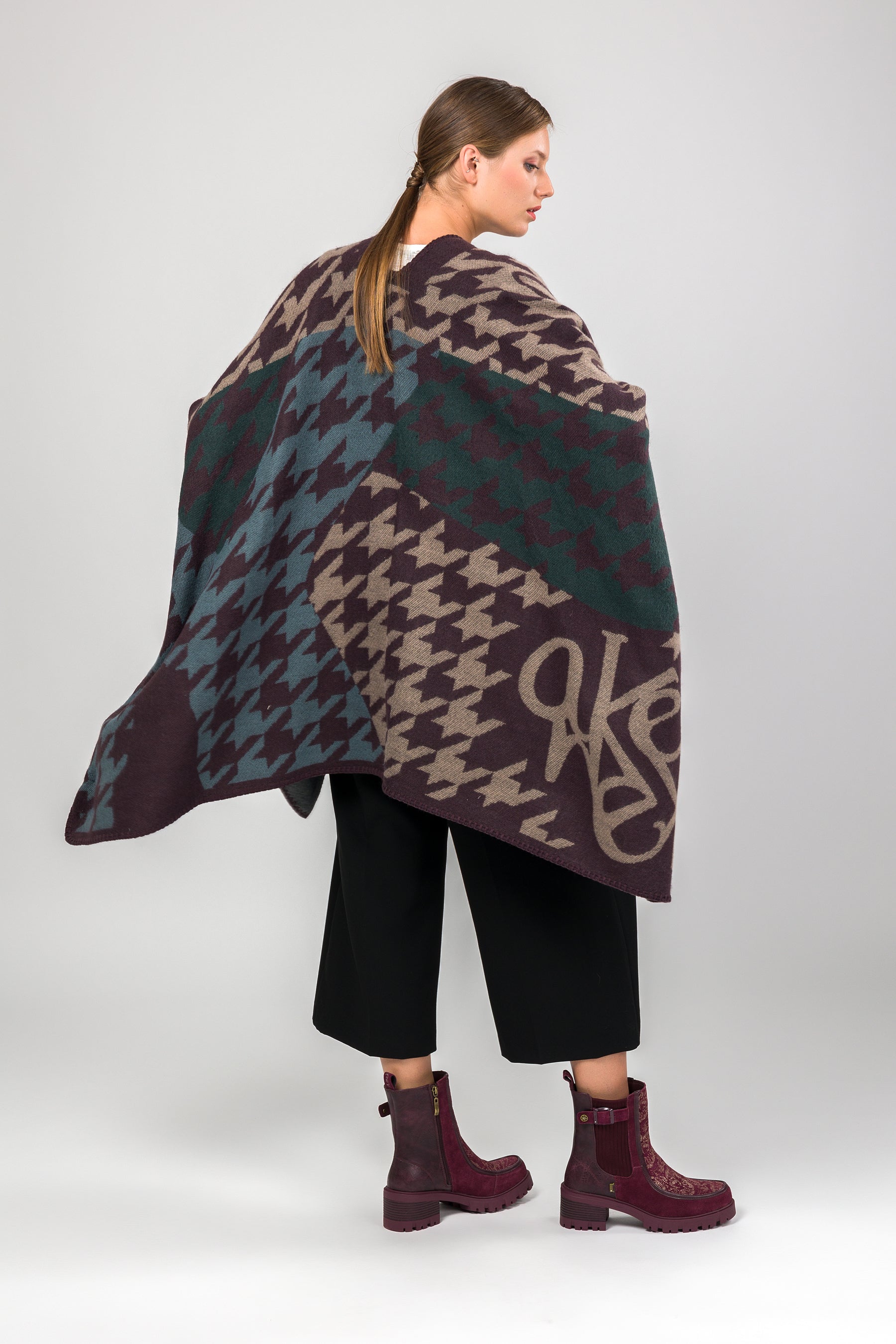 Poncho azul y morado