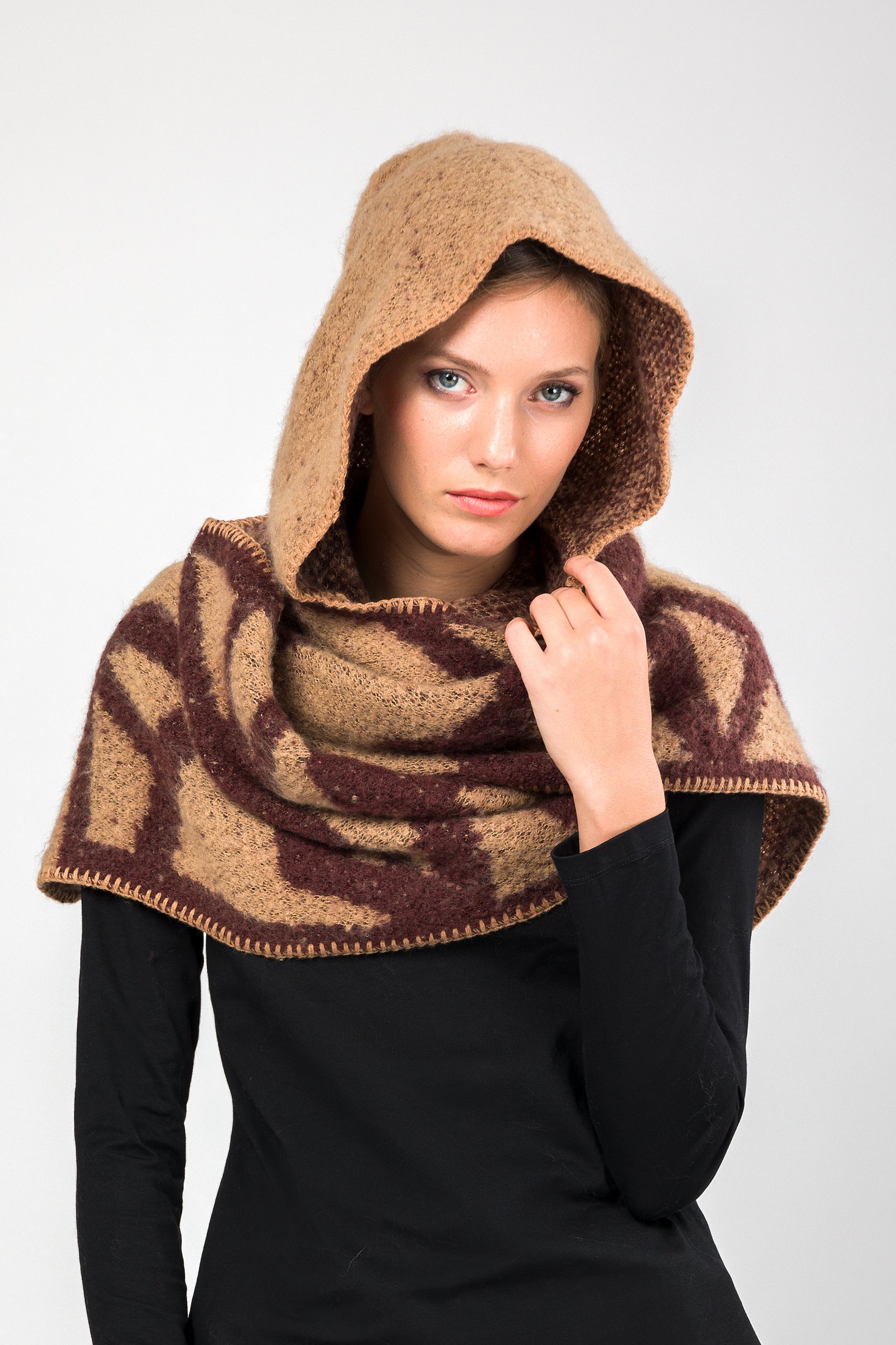 Bufanda con capucha beige