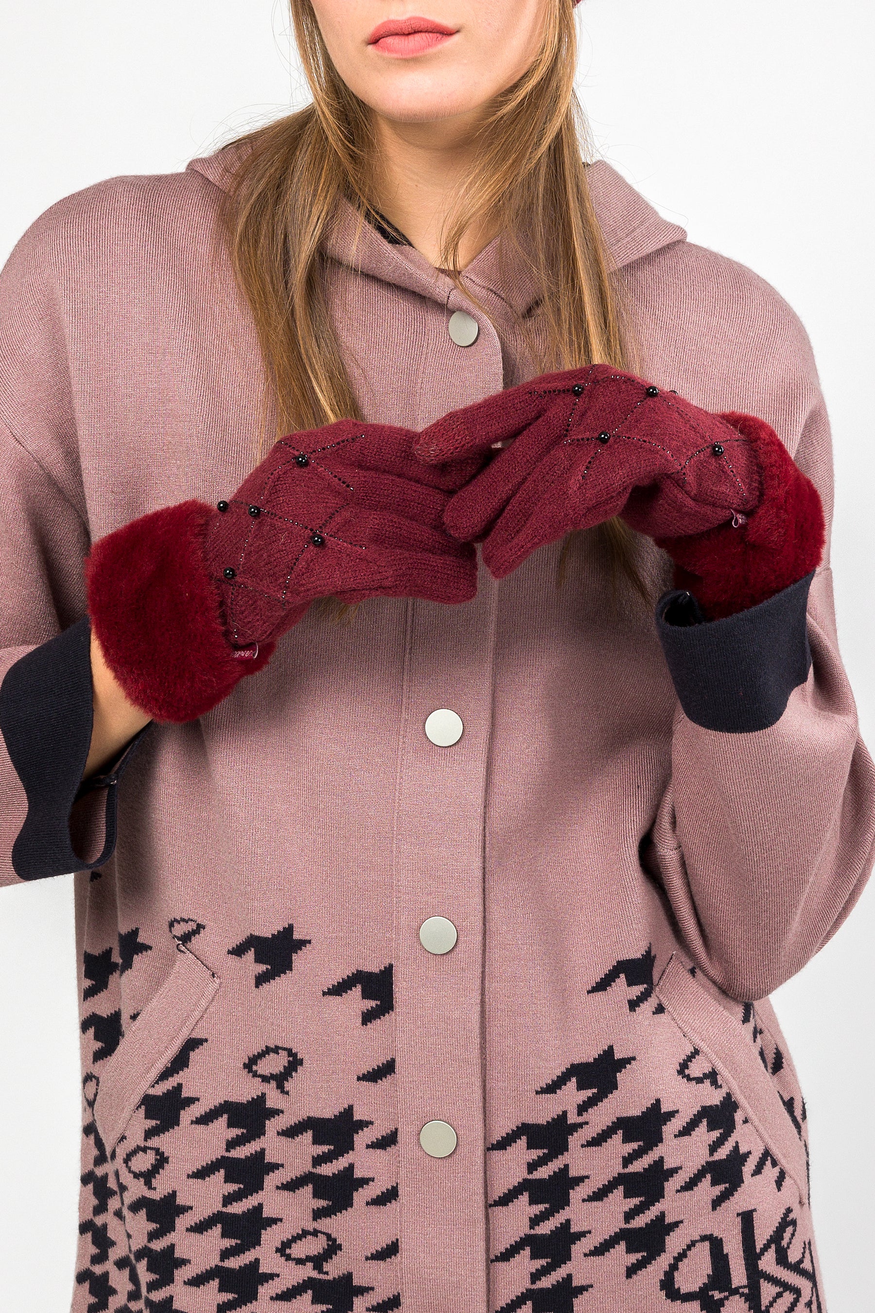 Guantes de punto burdeos con detalles