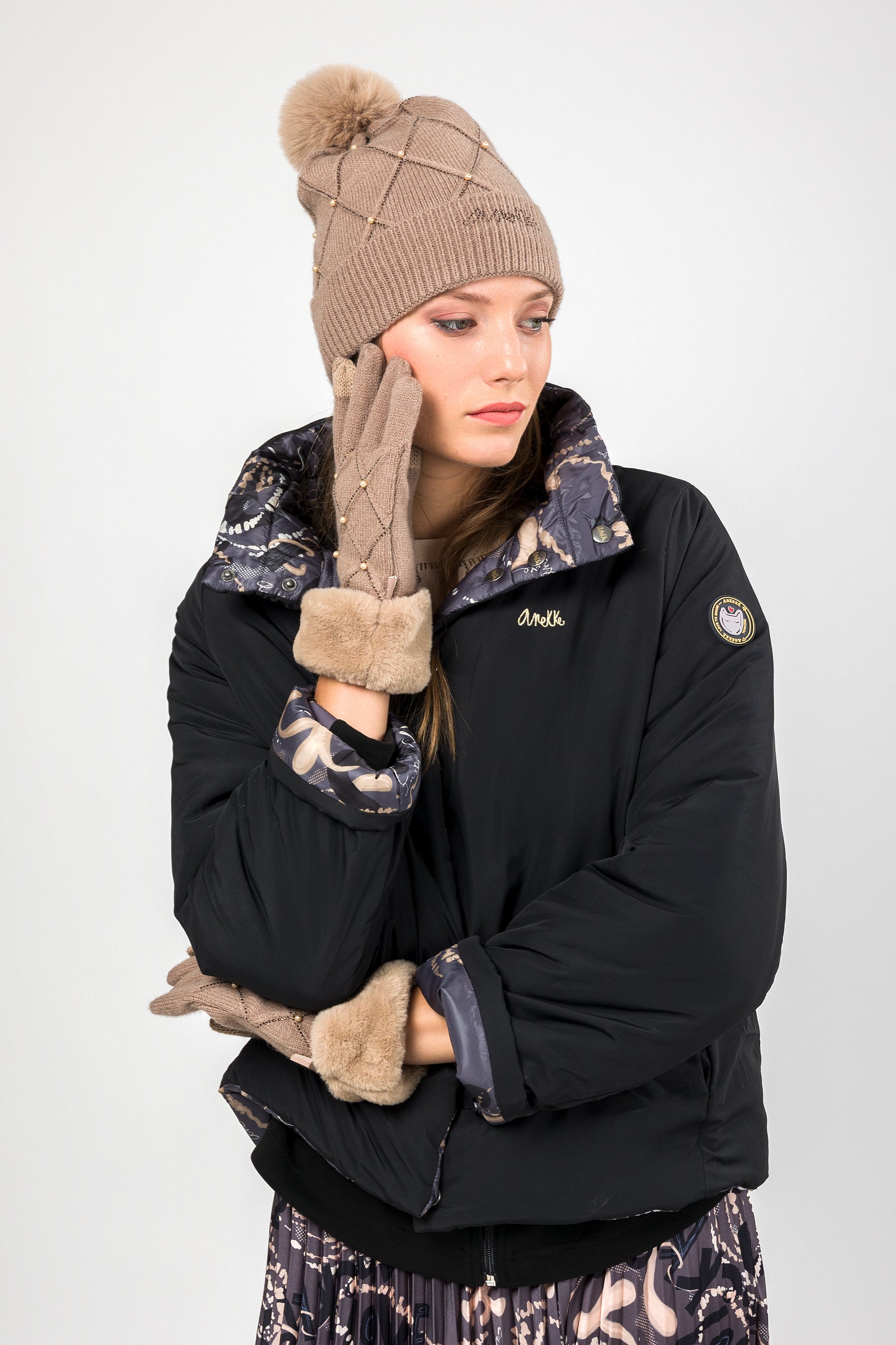 Guantes de punto beige con detalles