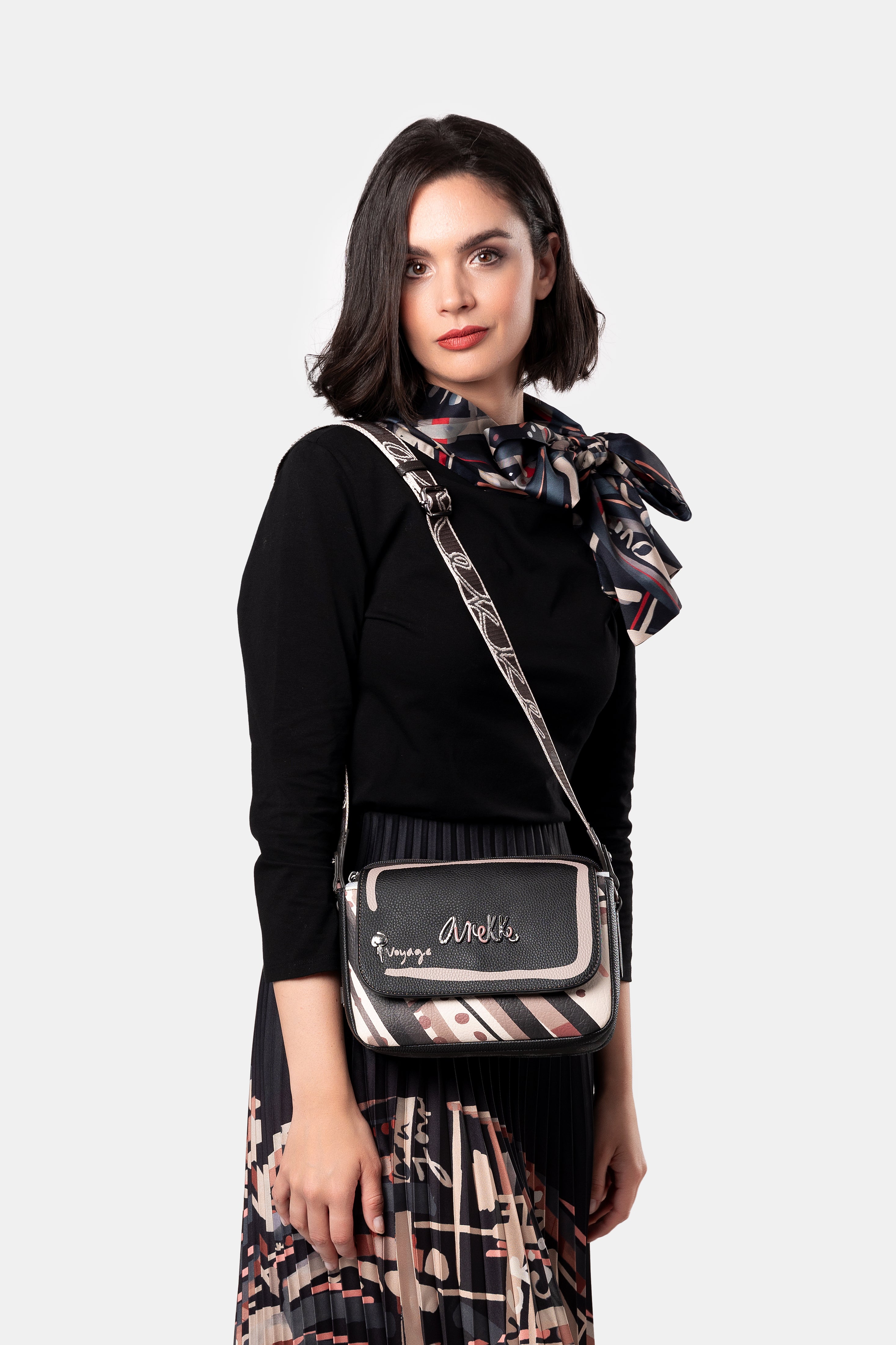Bandolera de solapa ovalada Parisian