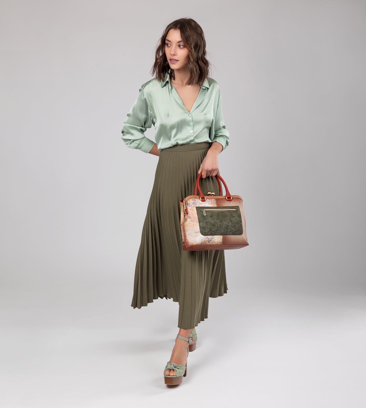 Bolso de boquilla Peace & Love Camel