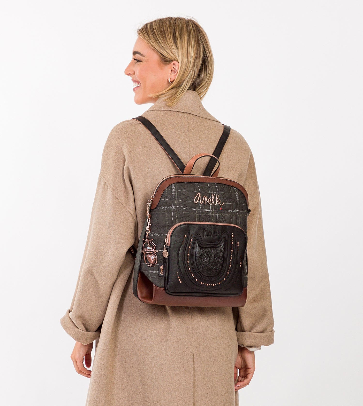 Mochila de paseo negra Wild