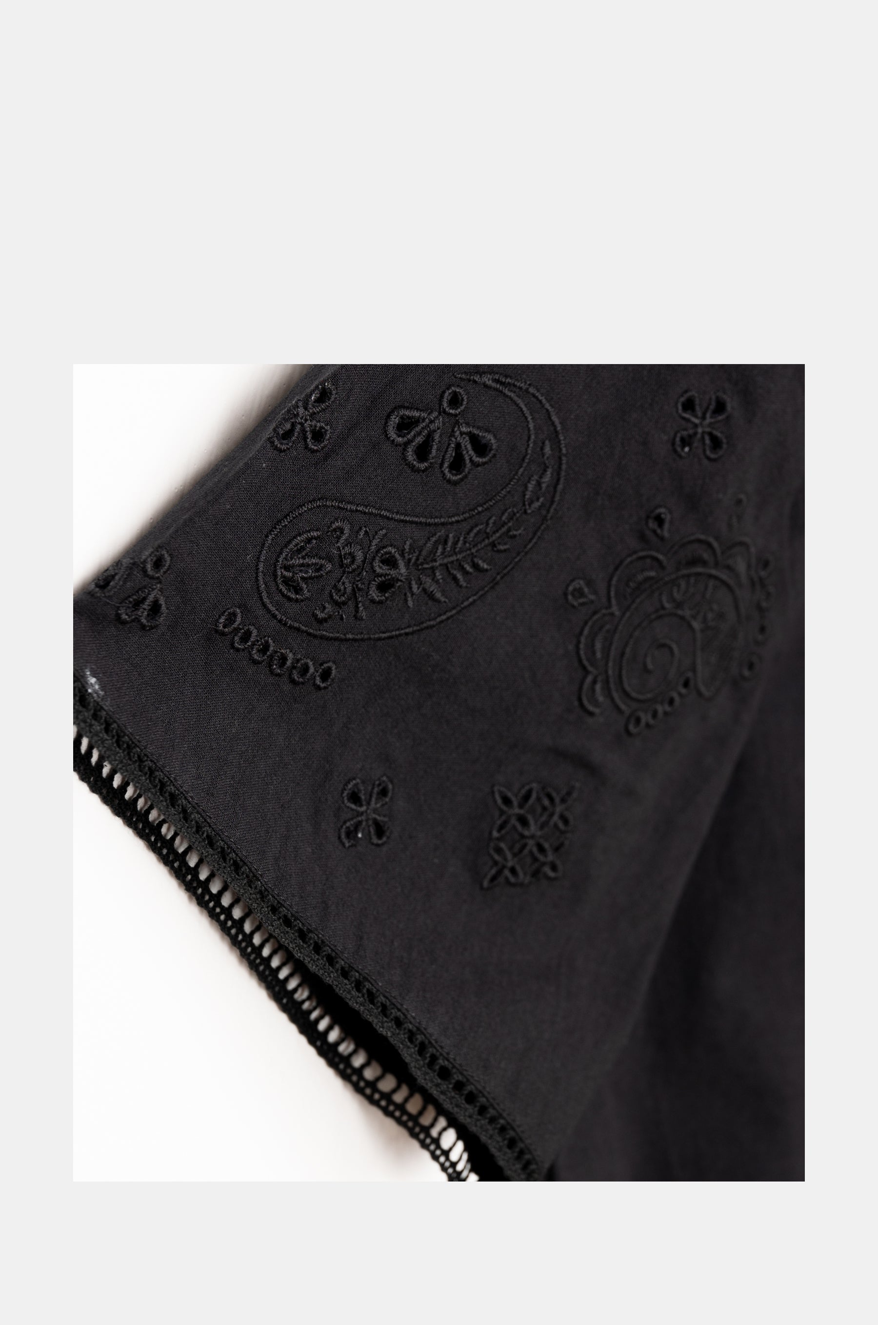 Vestido corto negro