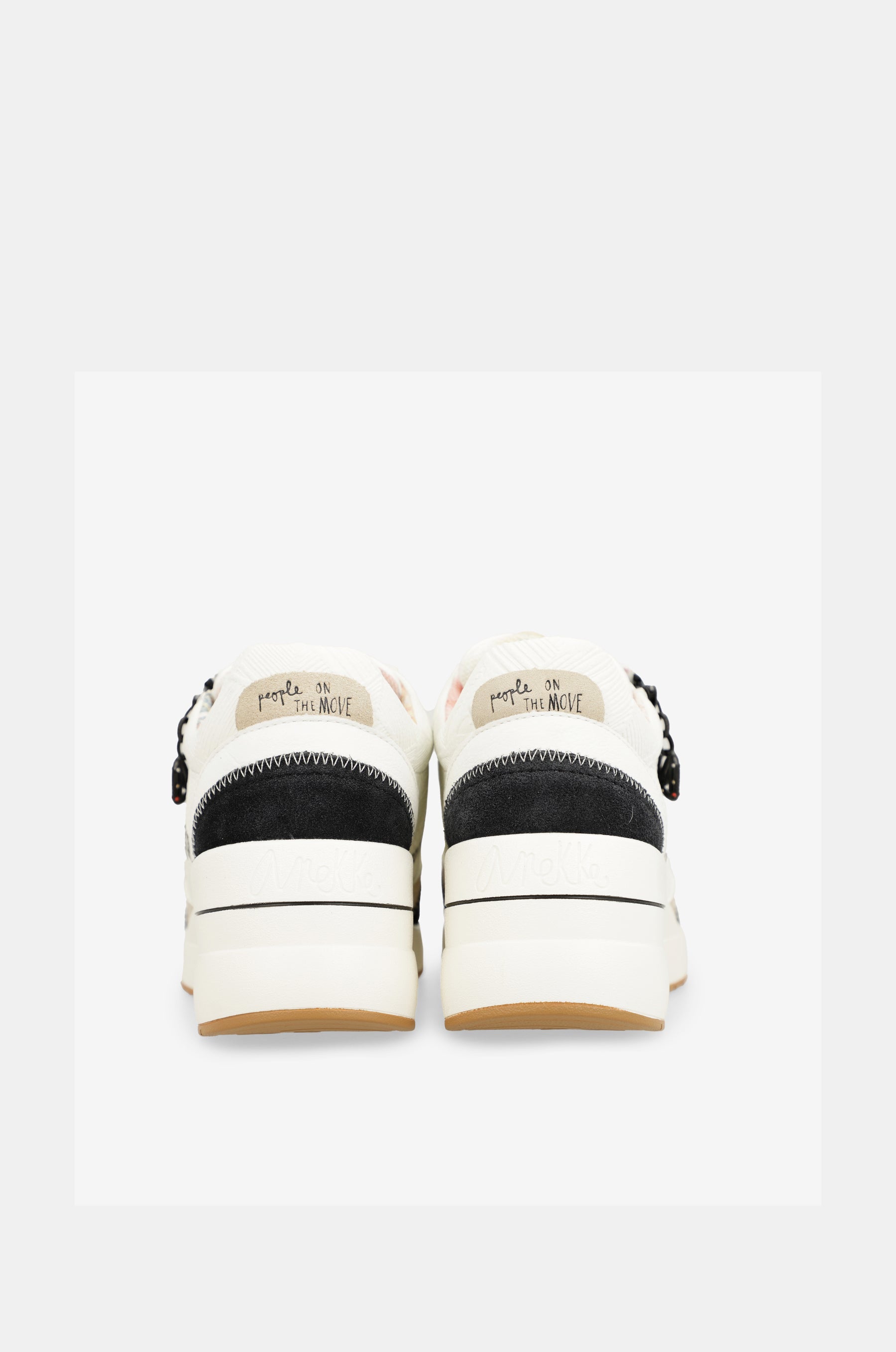 Deportivos con cuña blanco y negro