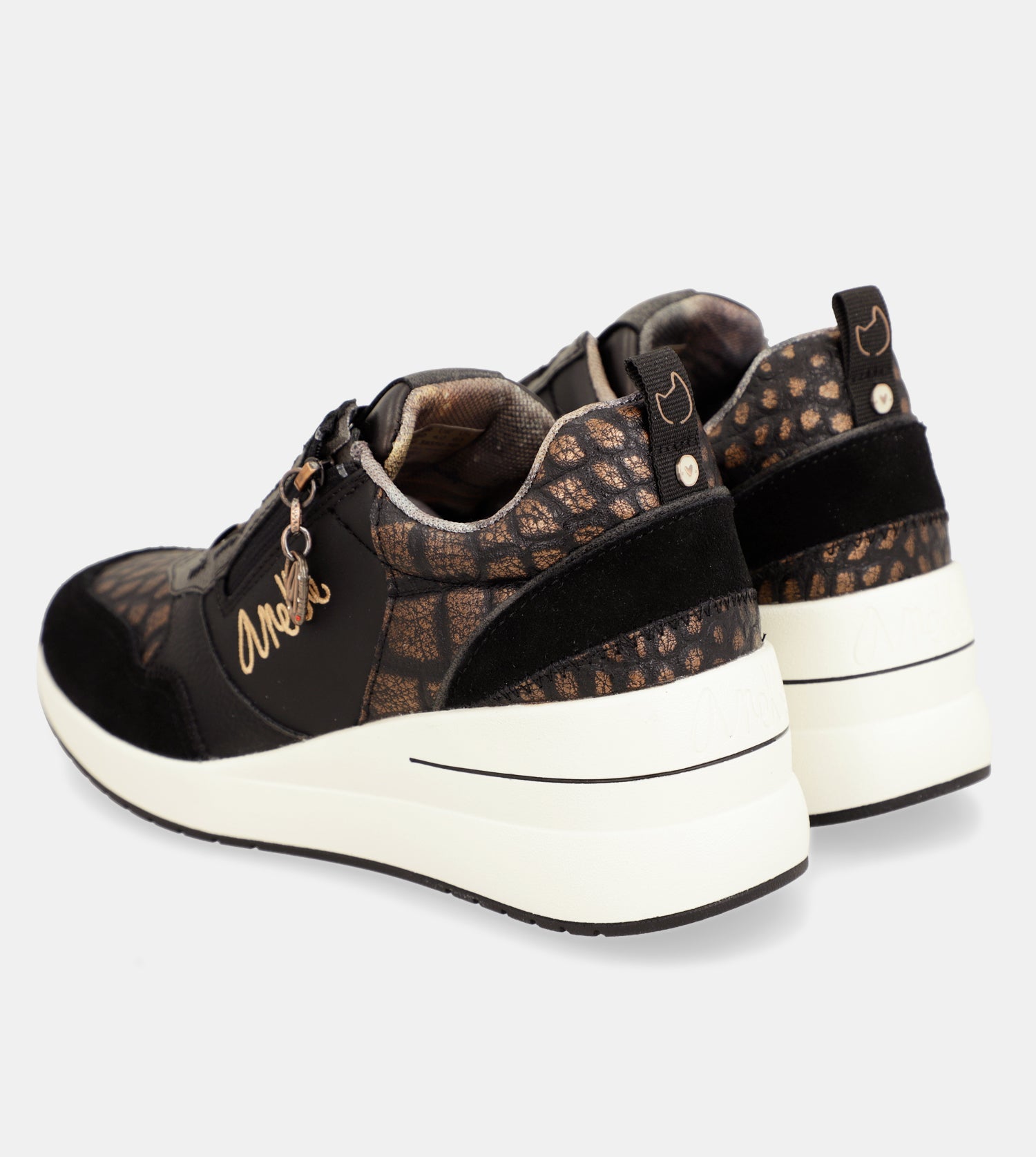 Deportivos negros con cuña Dreams