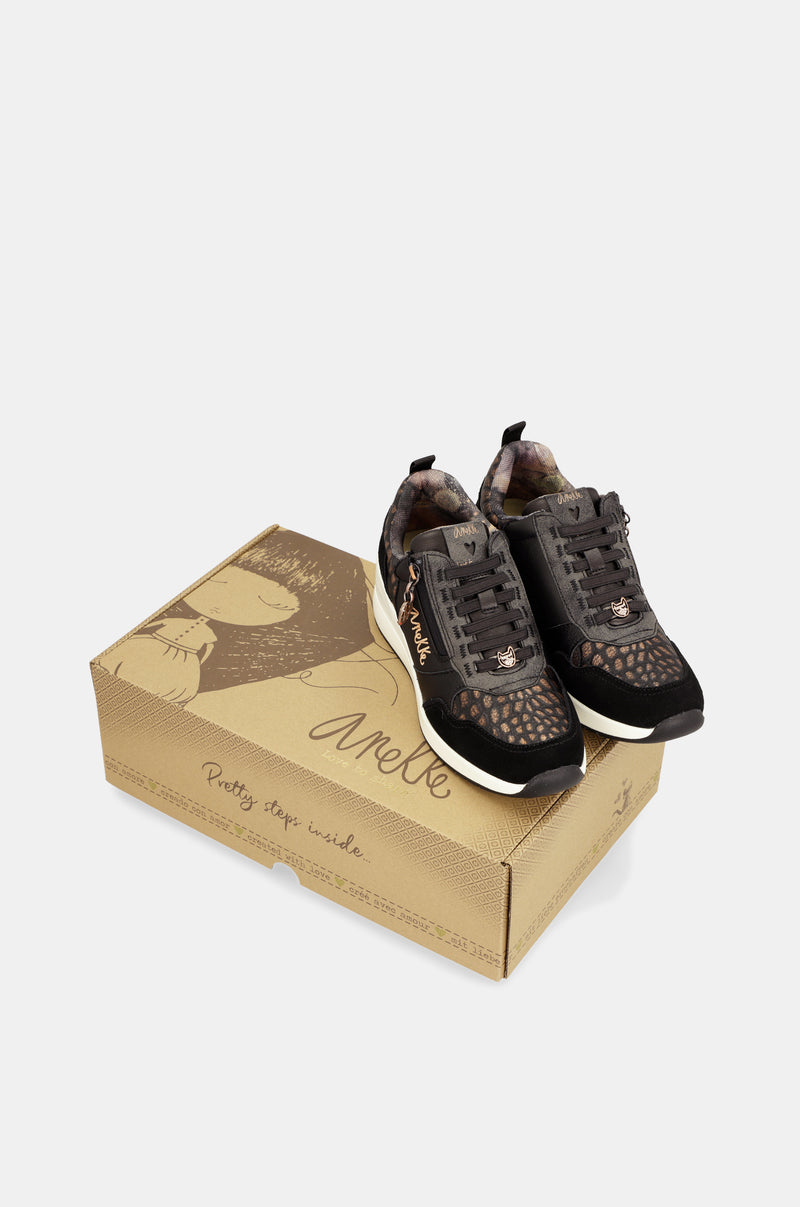 Deportivos negros con cuña Dreams