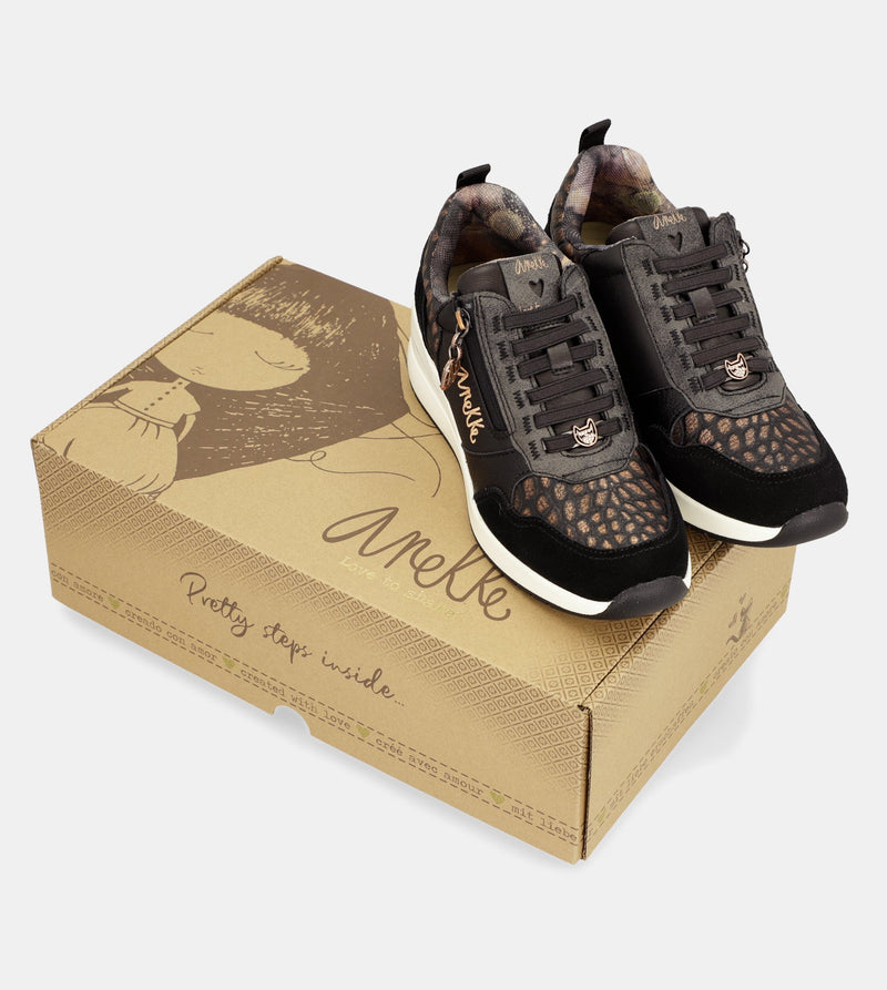 Deportivos negros con cuña Dreams