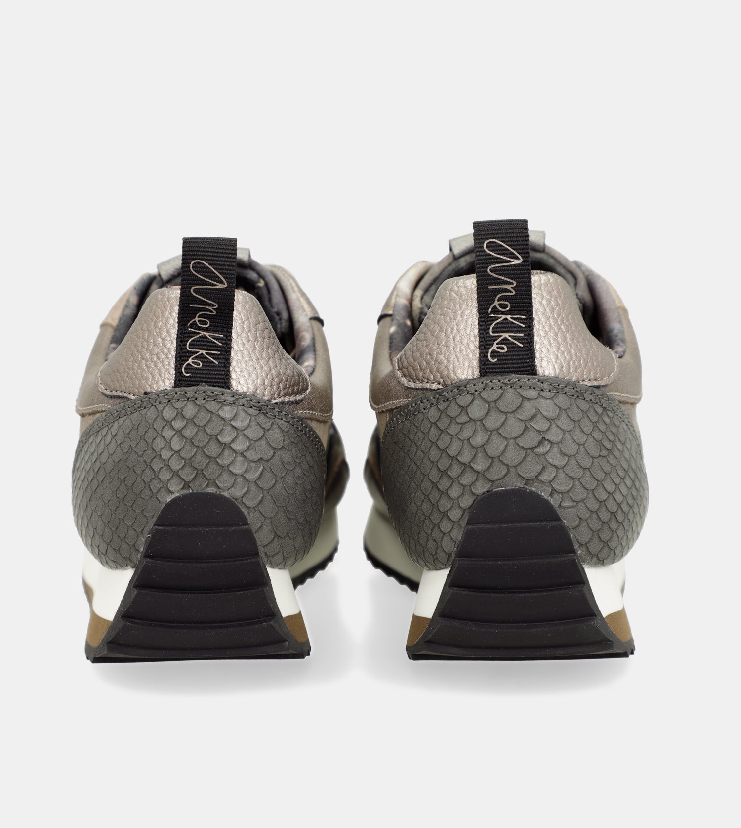 Deportivos gris Travel