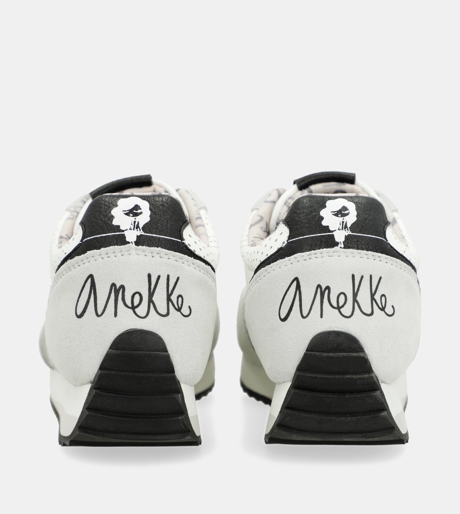 Deportivos blancos Lunares