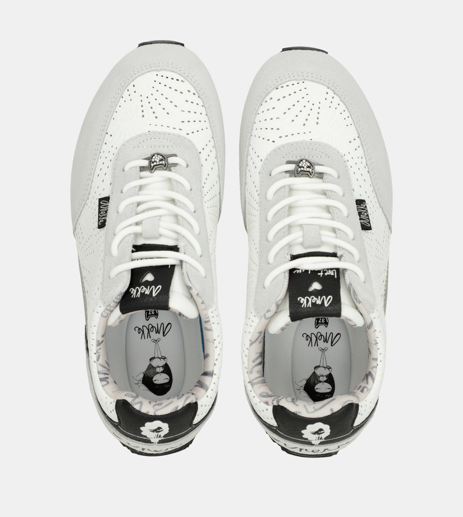 Deportivos blancos Lunares