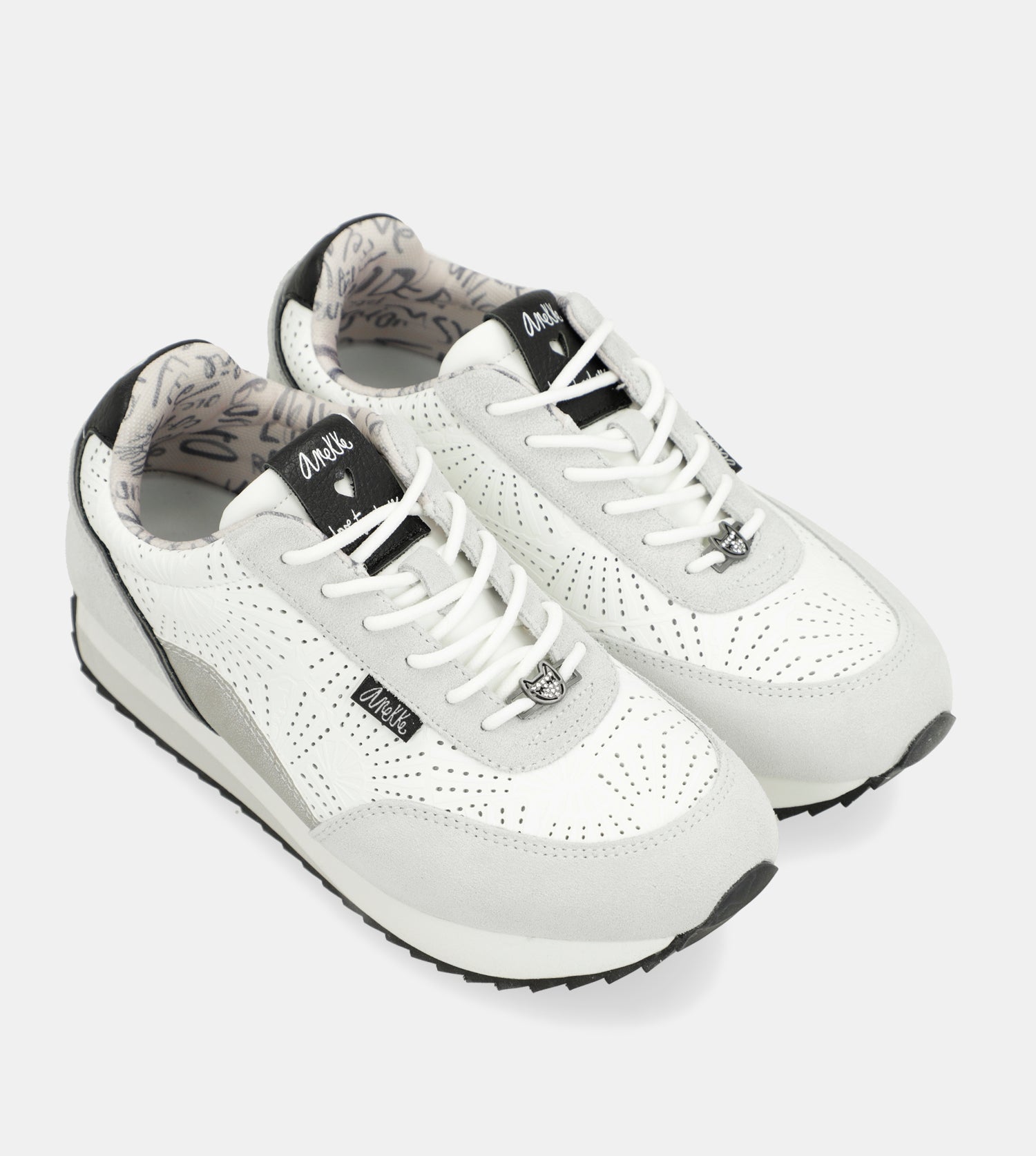Deportivos blancos Lunares