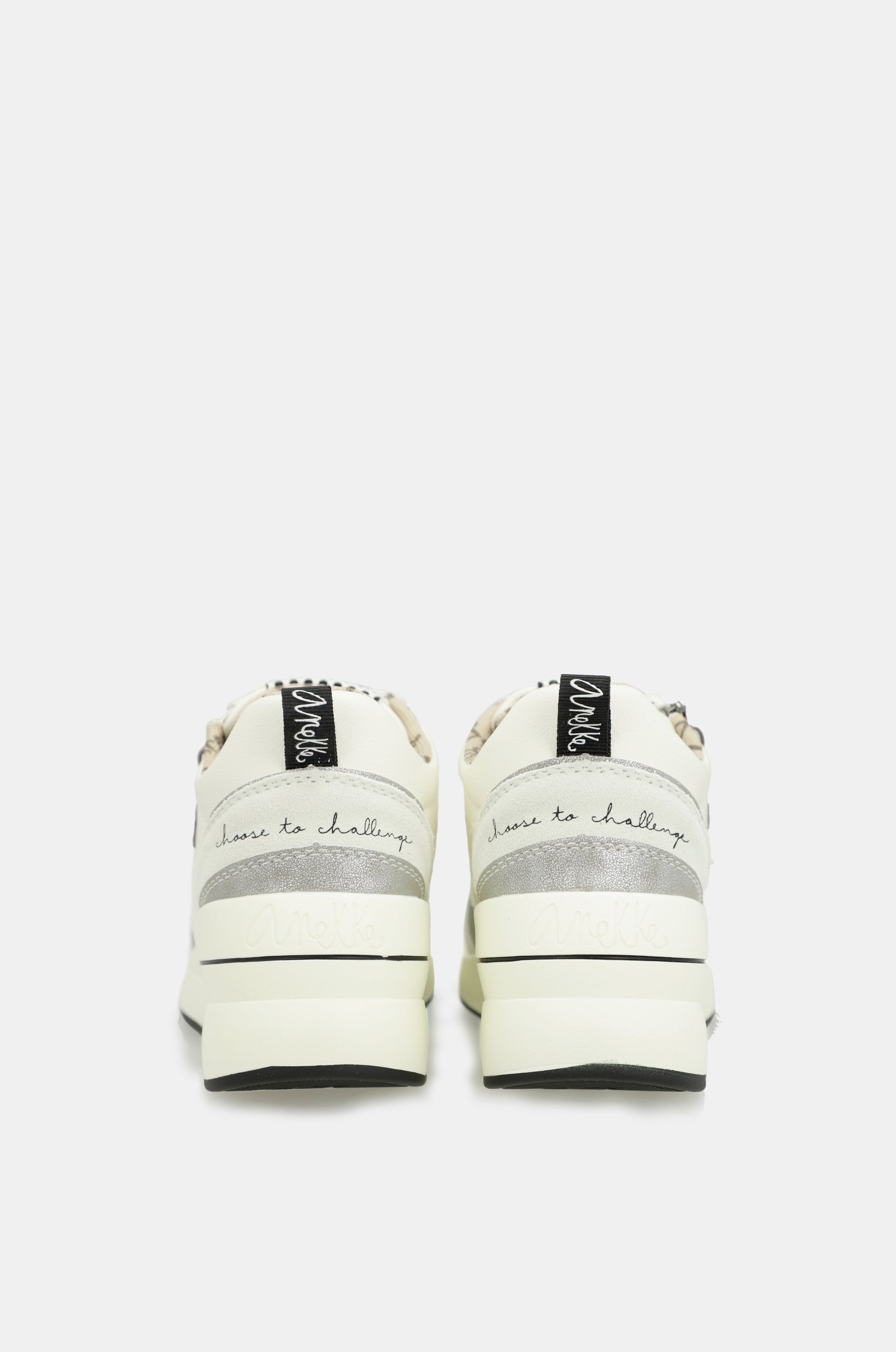 Deportivos blancos con cuña Lunares