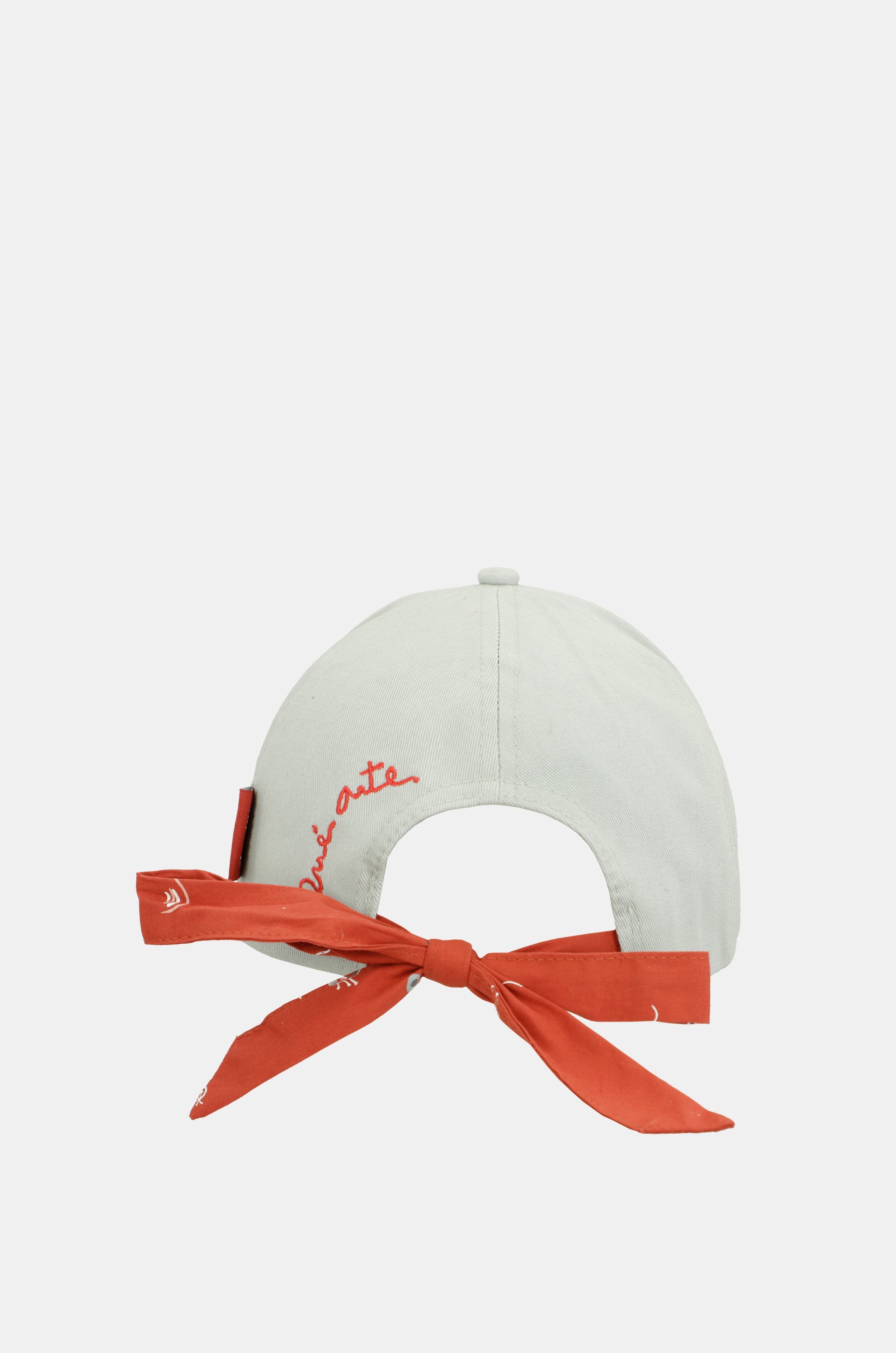 Gorra verde lazo rojo
