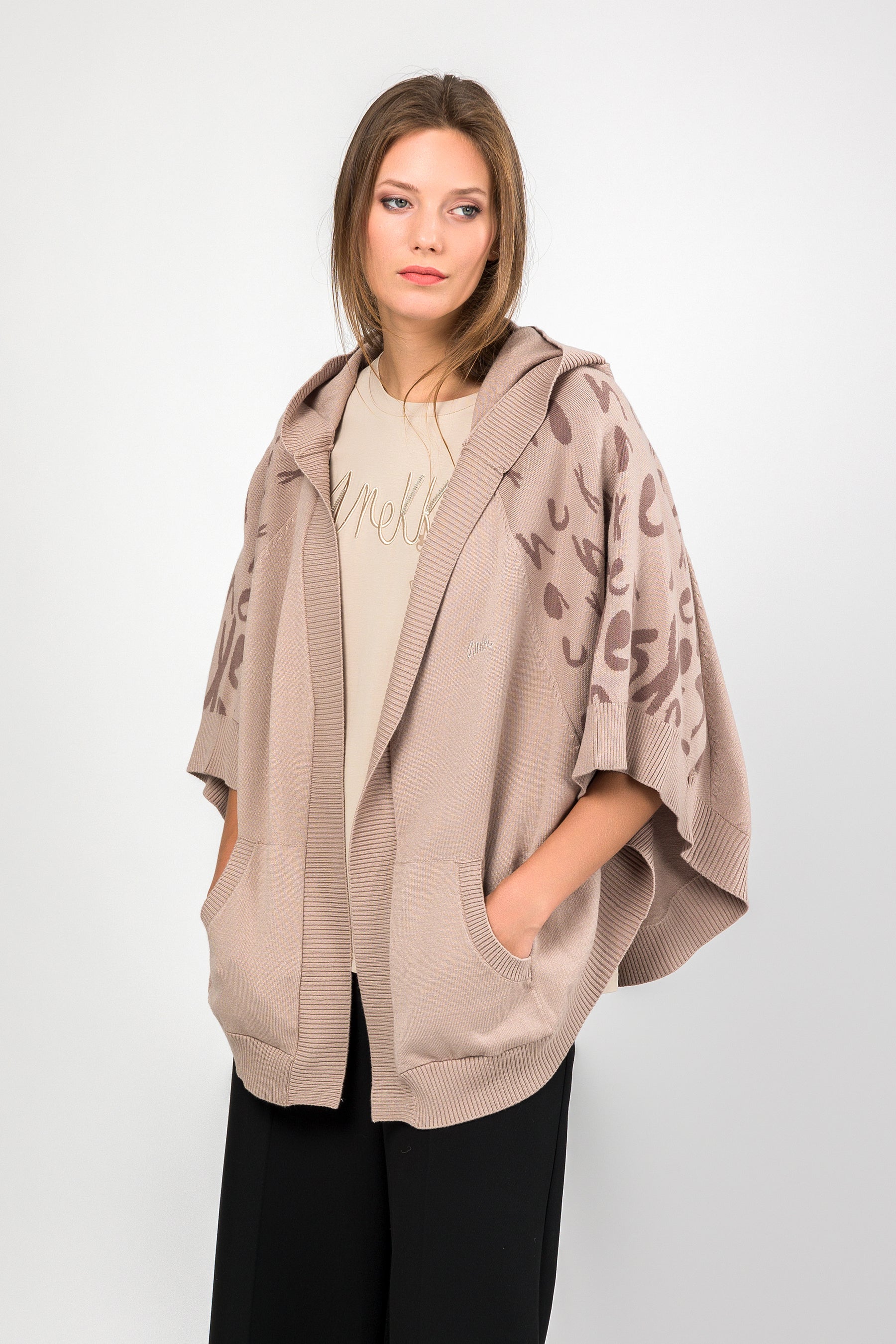 Chaqueta estilo poncho beige