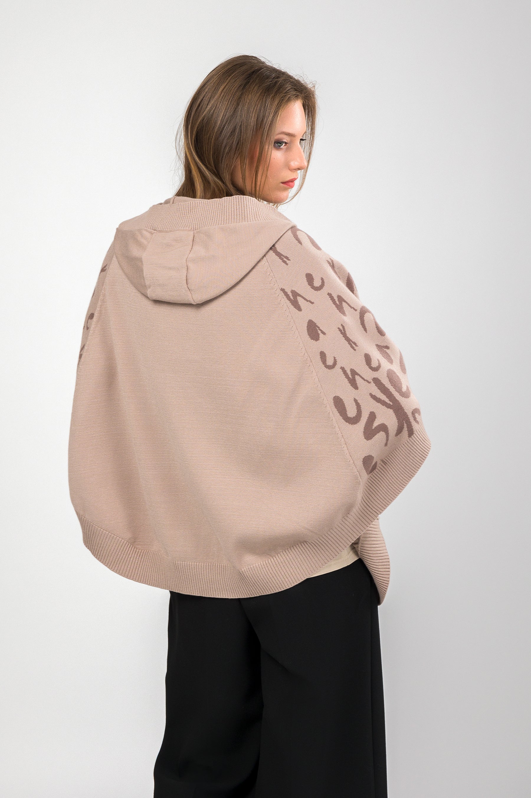 Chaqueta estilo poncho beige