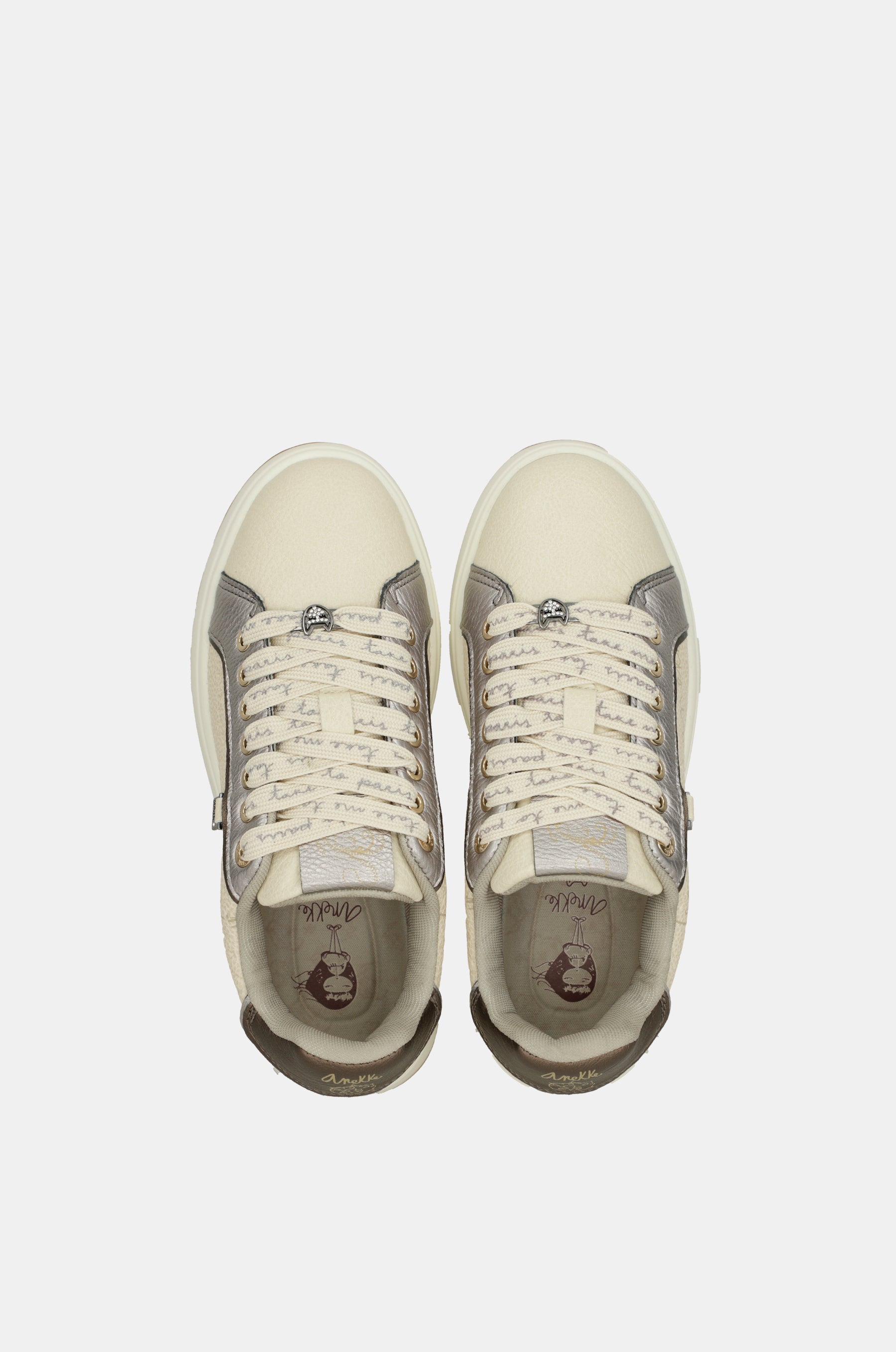 Deportivos blancos Studio