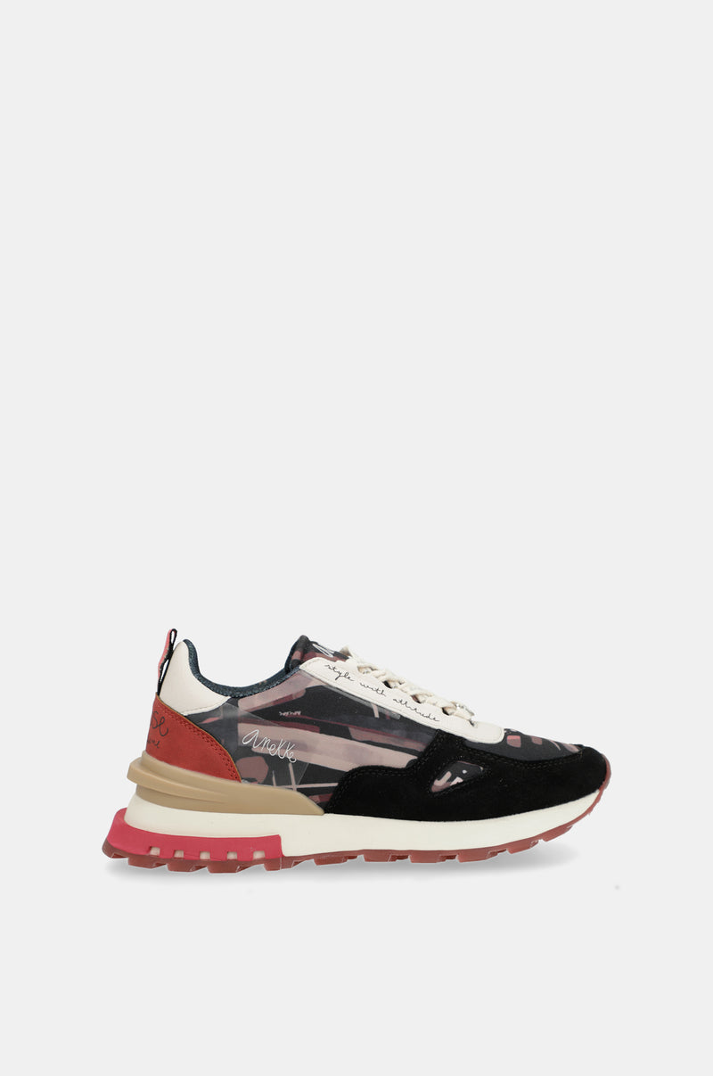 Deportivos negros estampados