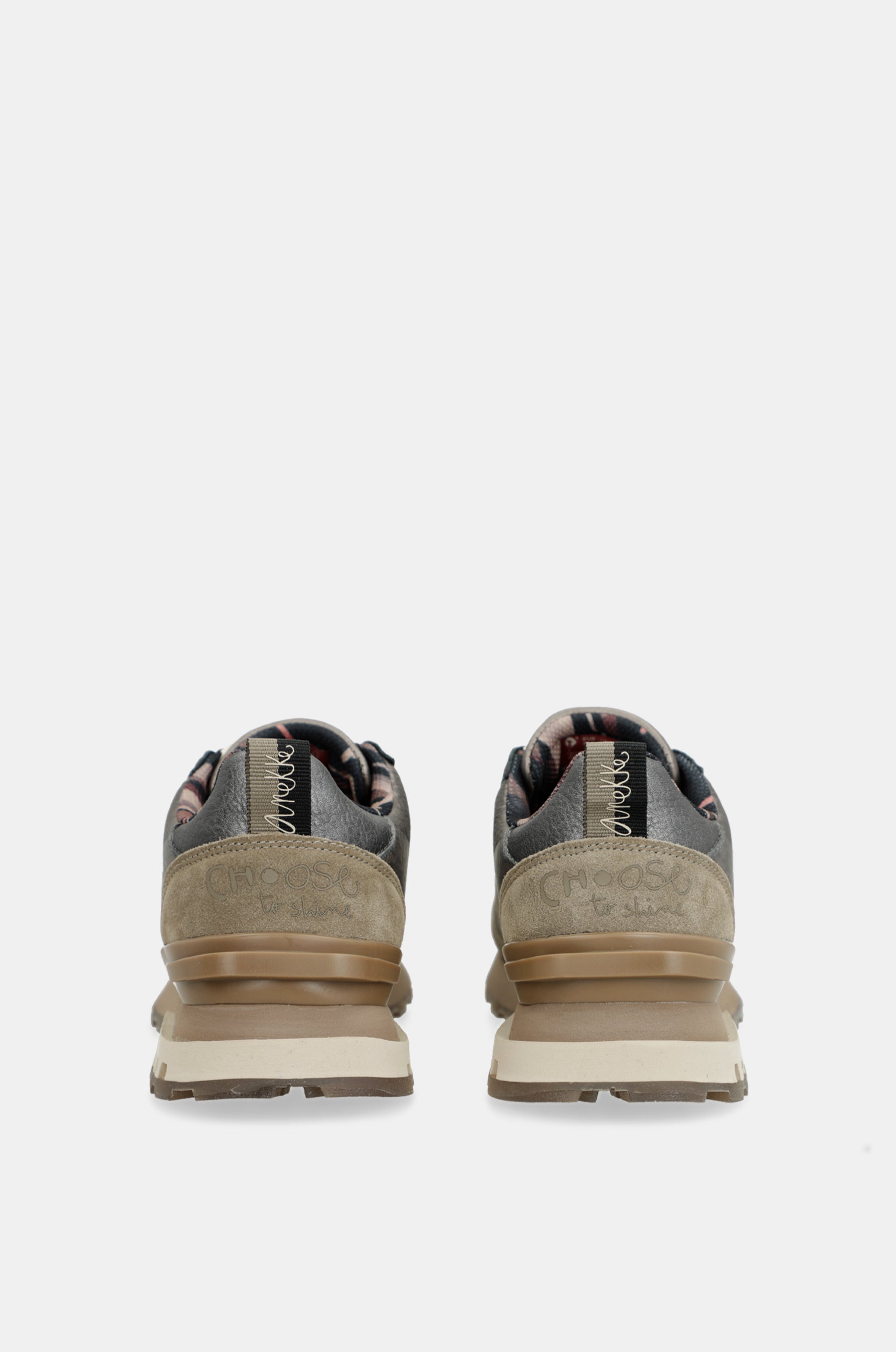 Deportivos beige metálicos