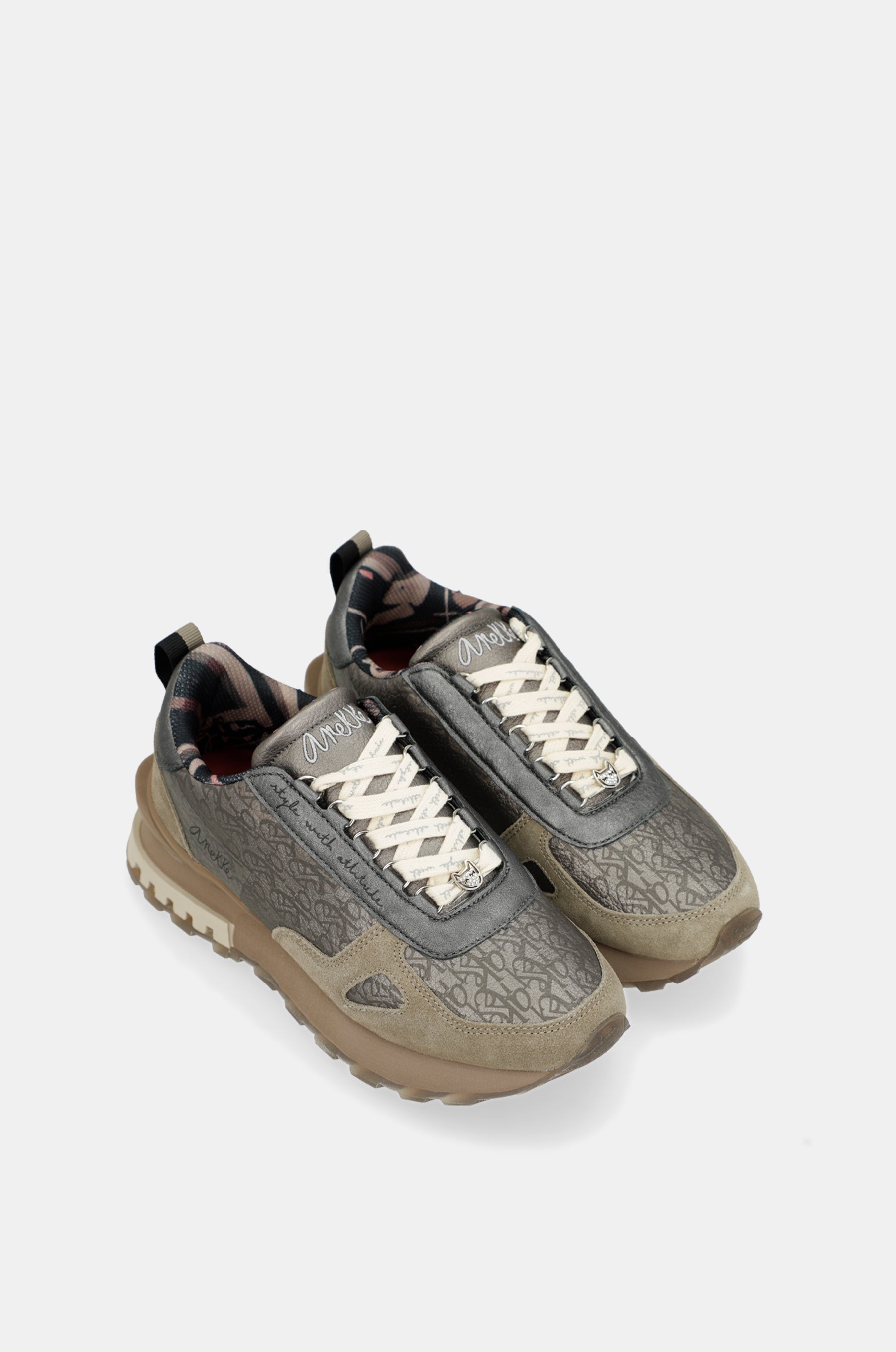 Deportivos beige metálicos