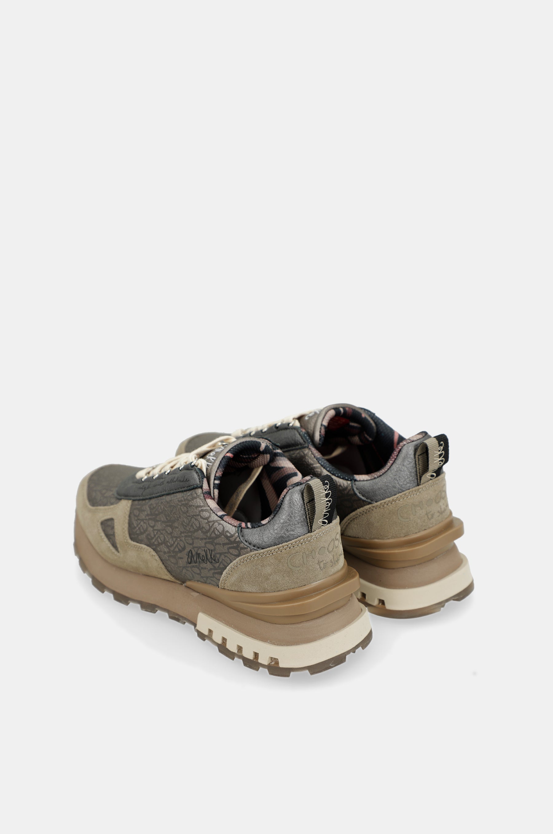 Deportivos beige metálicos