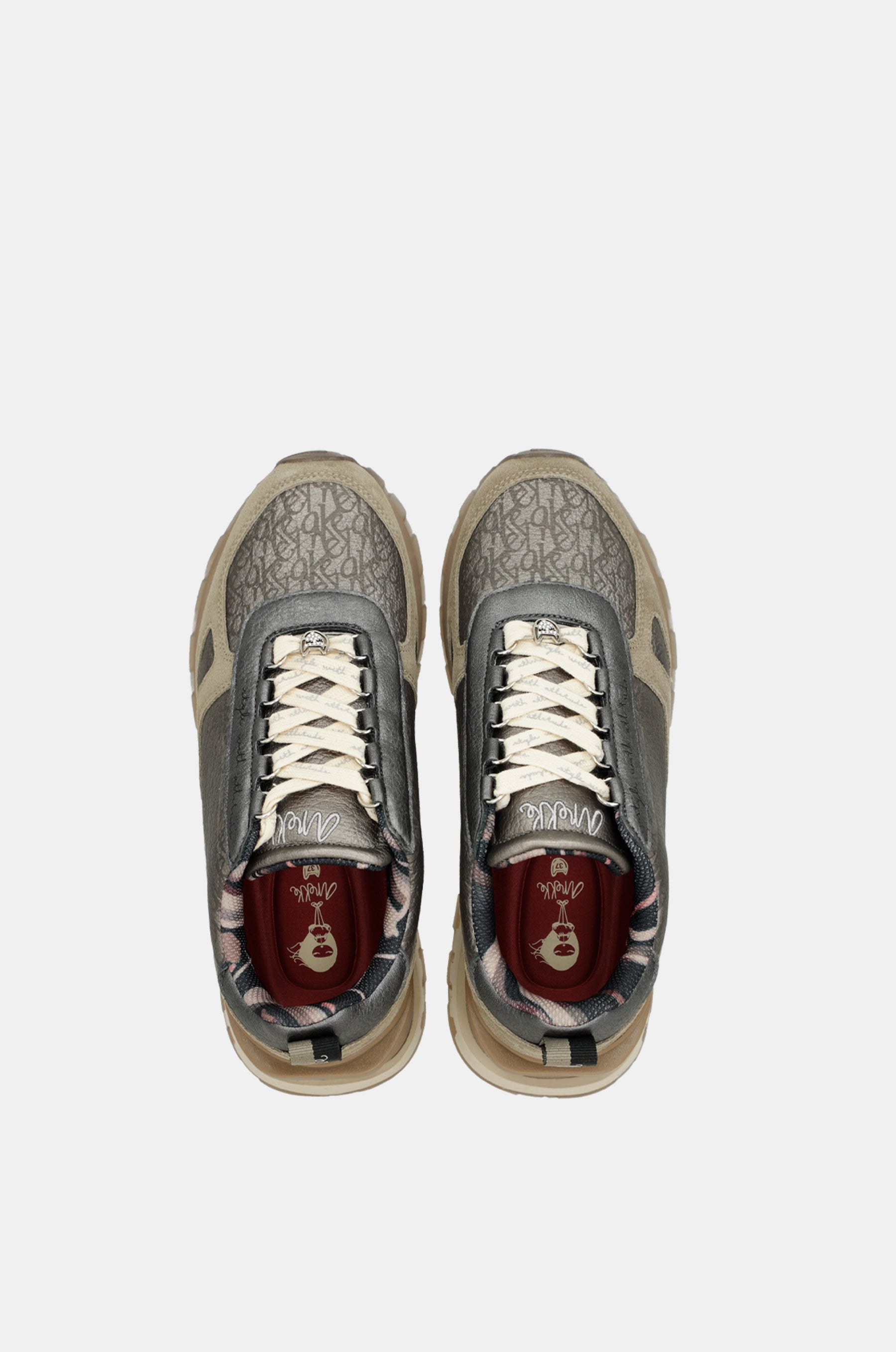Deportivos beige metálicos