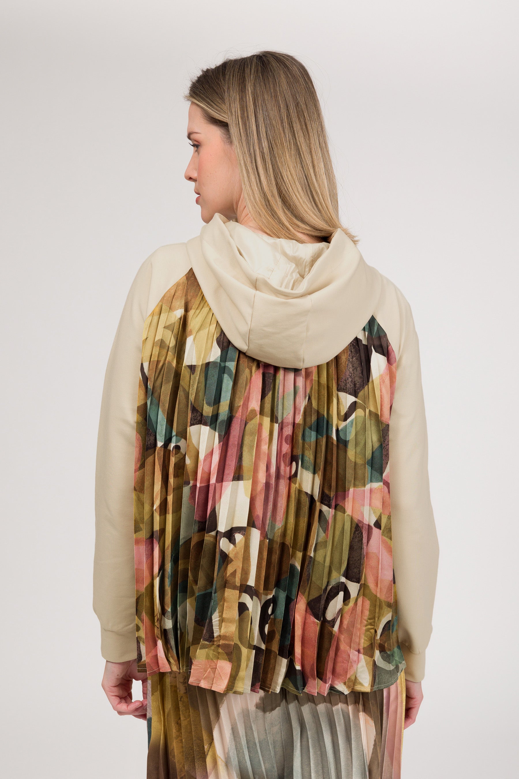 Sudadera con capucha plisada