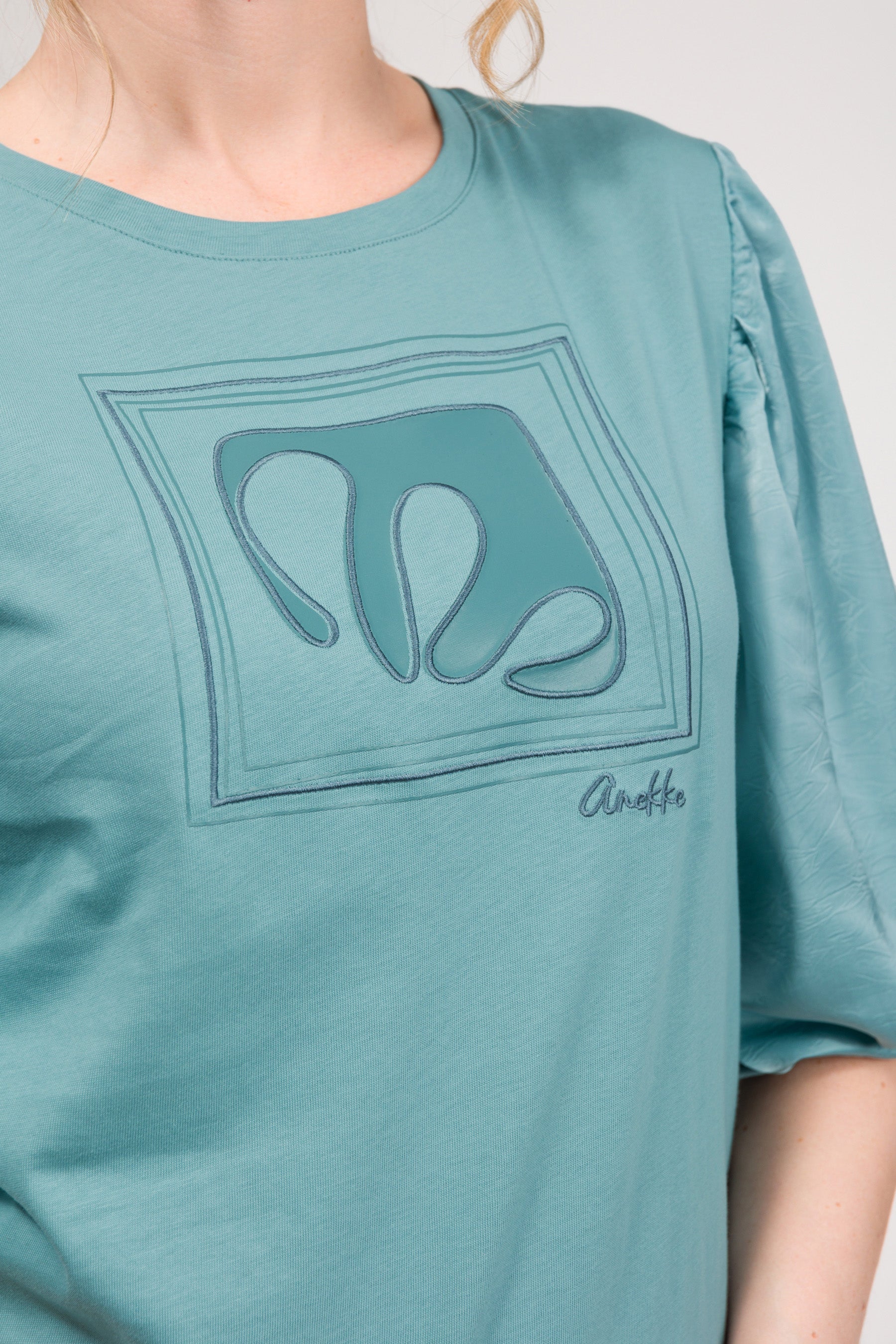 Camiseta con manga abullonada azul