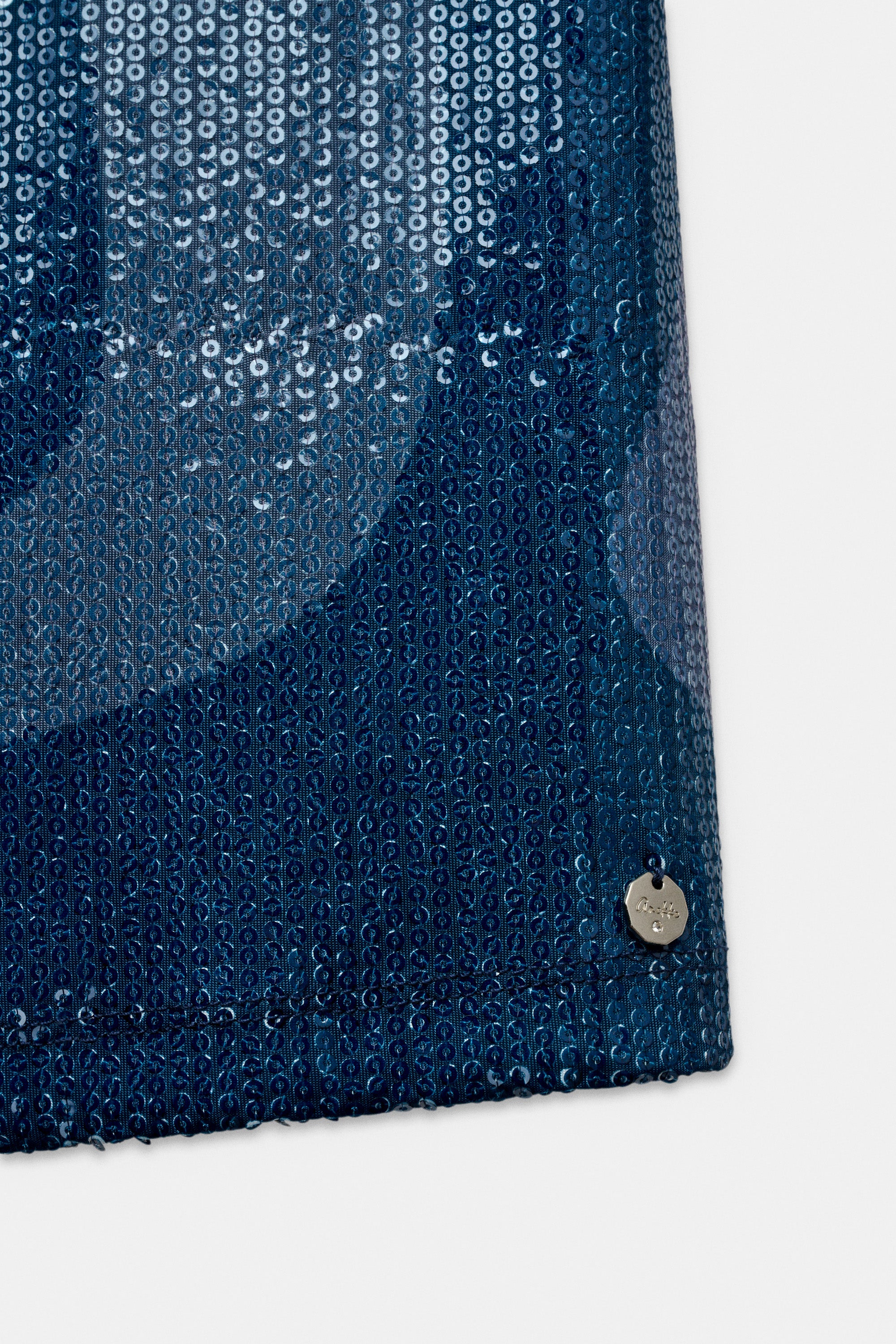 Camiseta azul con lentejuelas