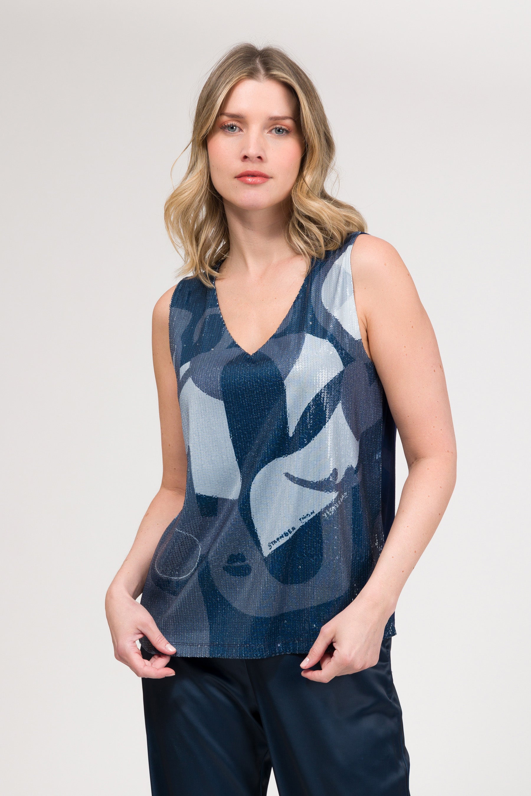 Camiseta azul con lentejuelas