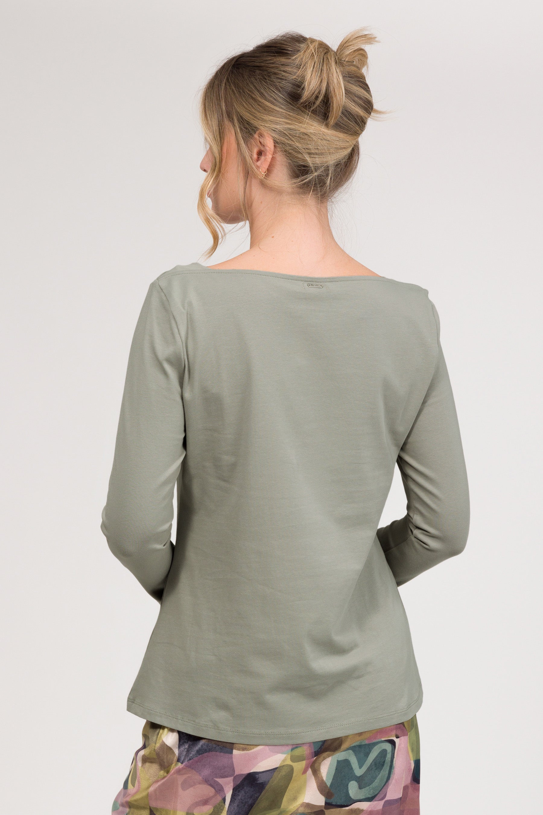 Camiseta de manga larga y logo