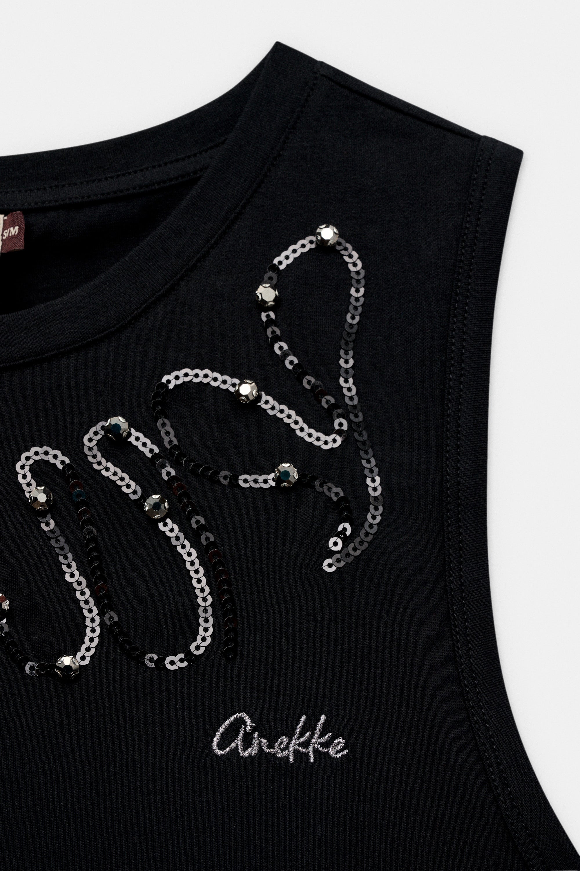 Camiseta negra sin mangas