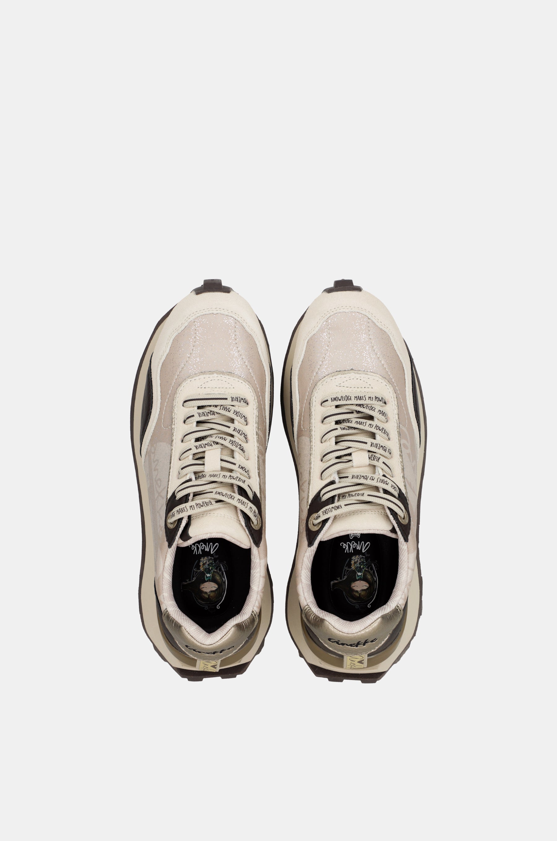 Deportivos beige con detalles en marrón