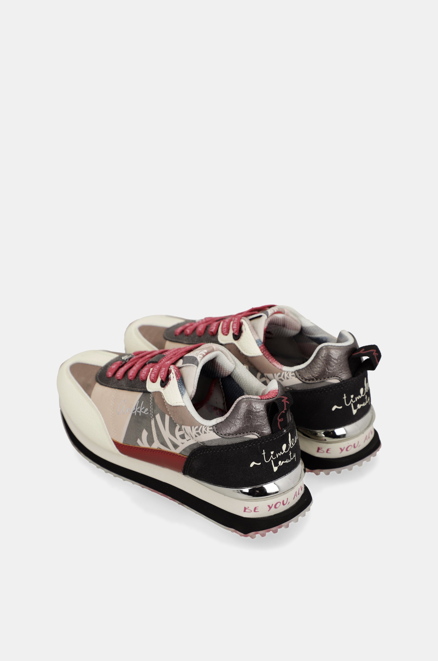 Deportivos rosa y blancos