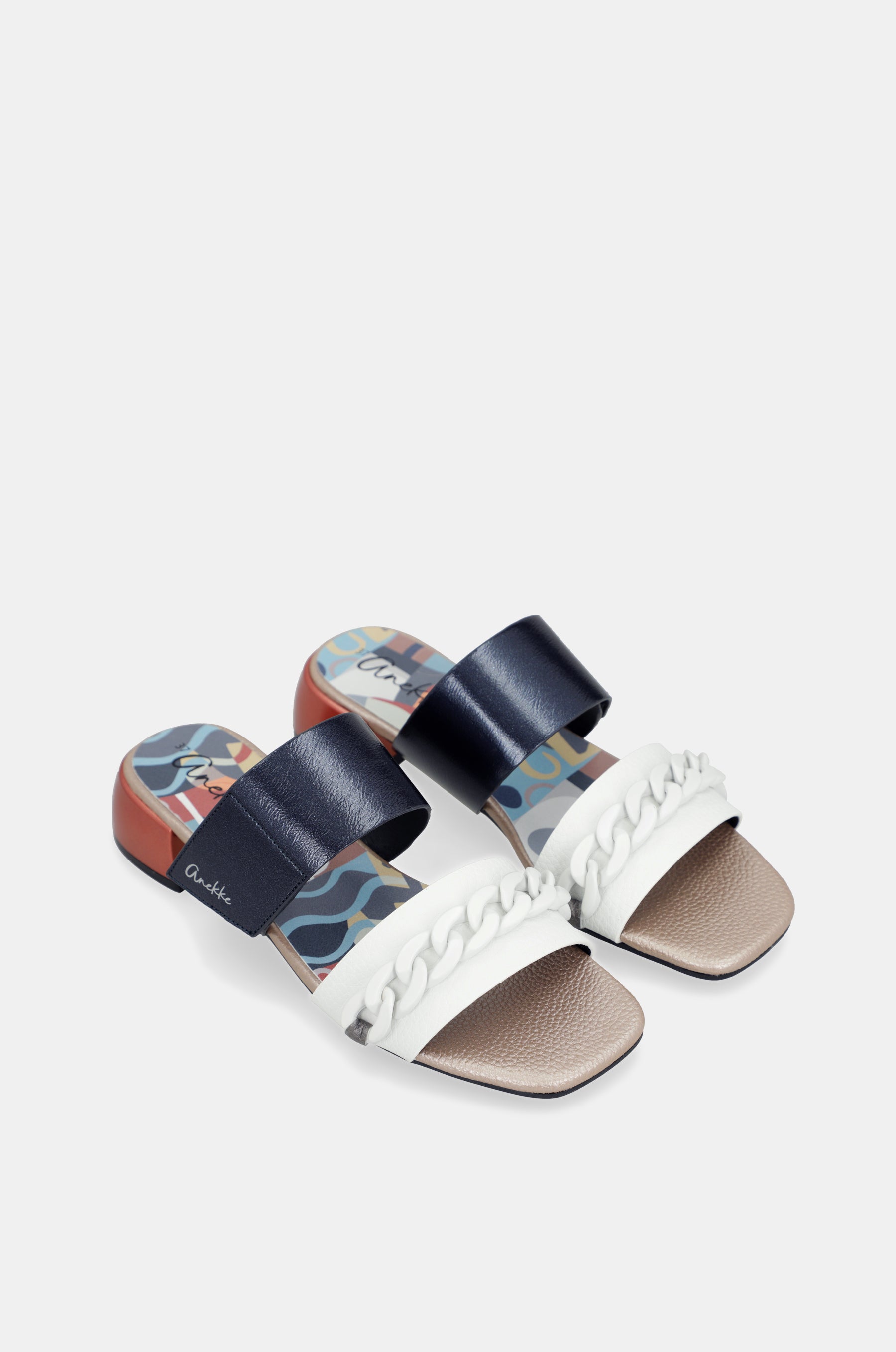 Sandalias con tacón y eslabones Eikon