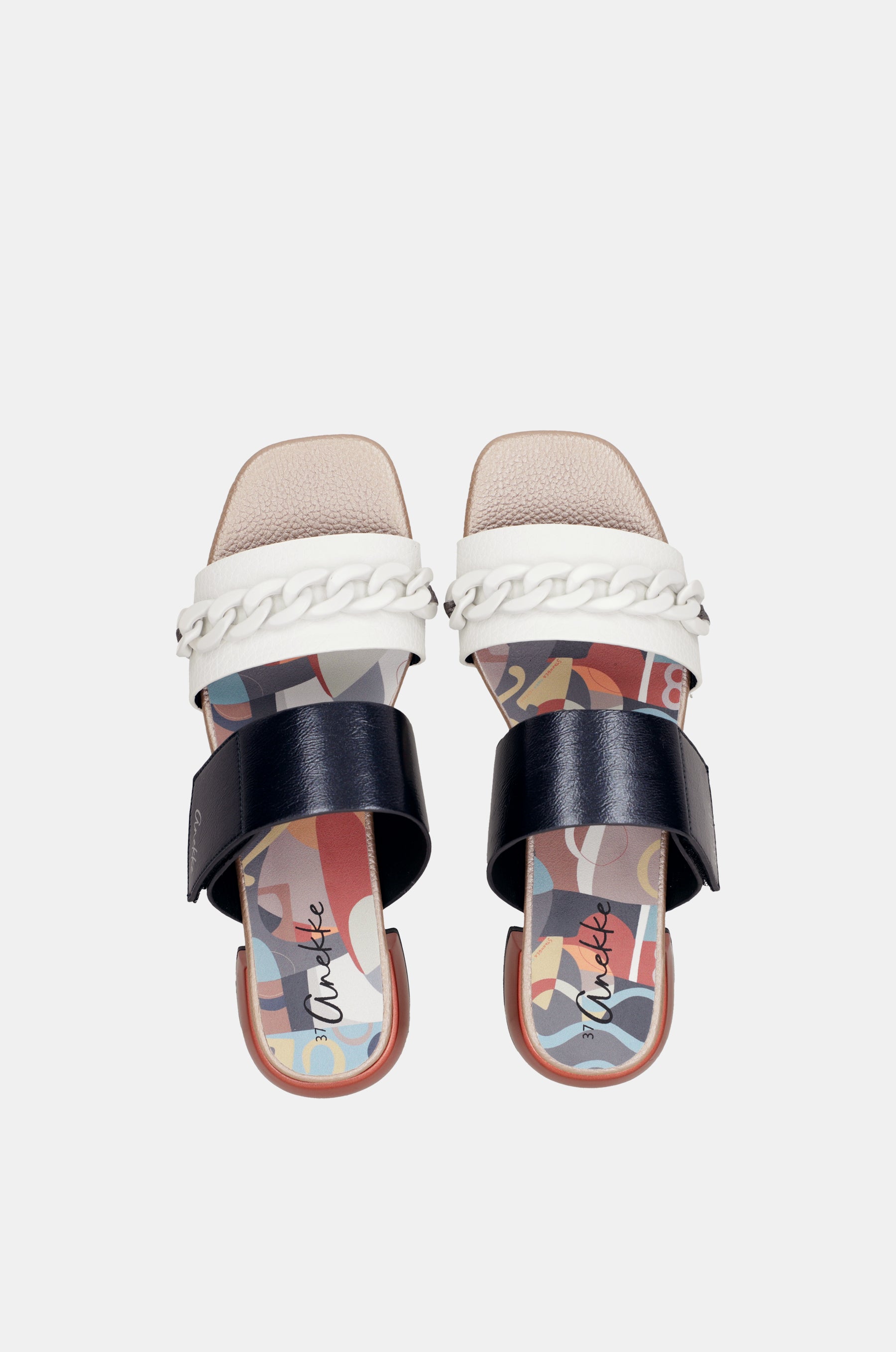 Sandalias con tacón y eslabones Eikon