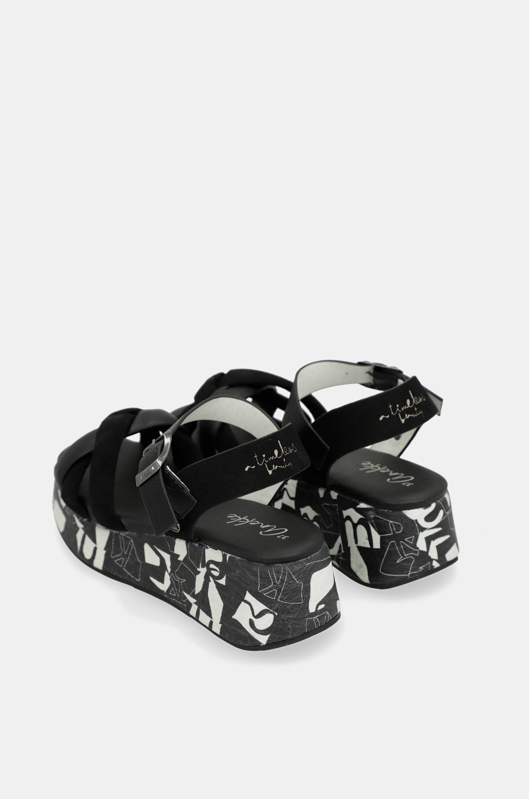 Sandalias plataforma negras y blancas