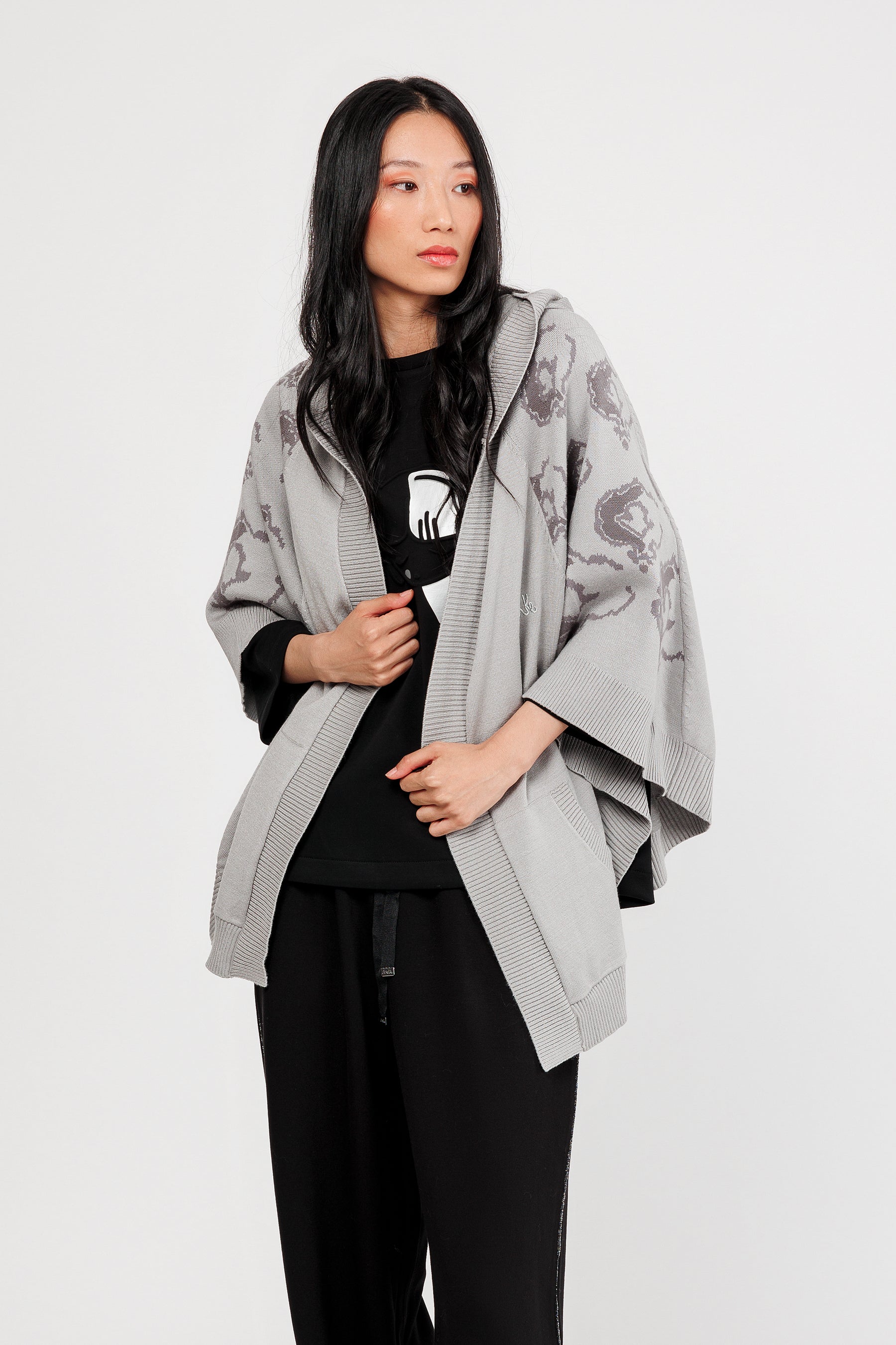 Chaqueta estilo poncho gris