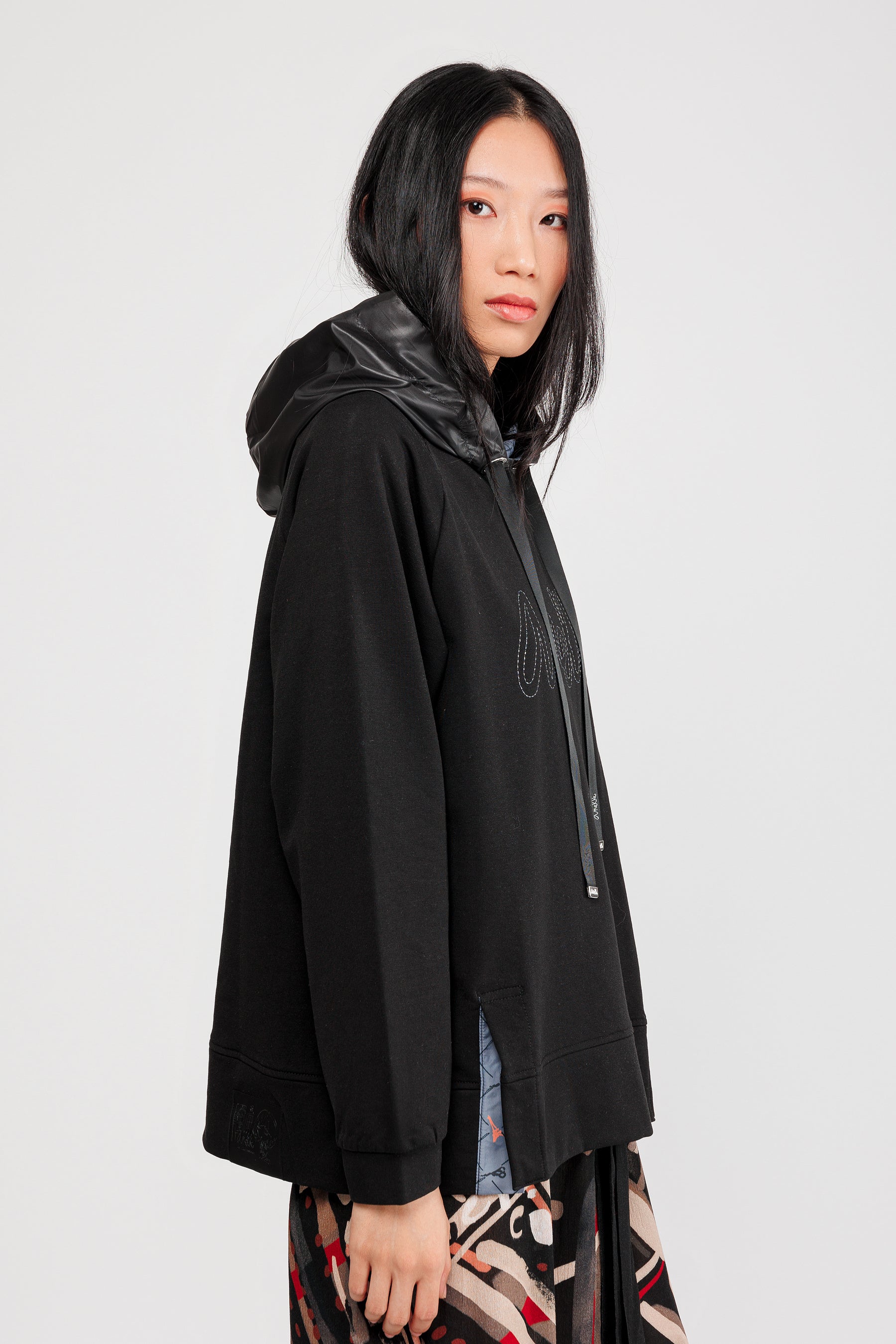 Sudadera con capucha negra