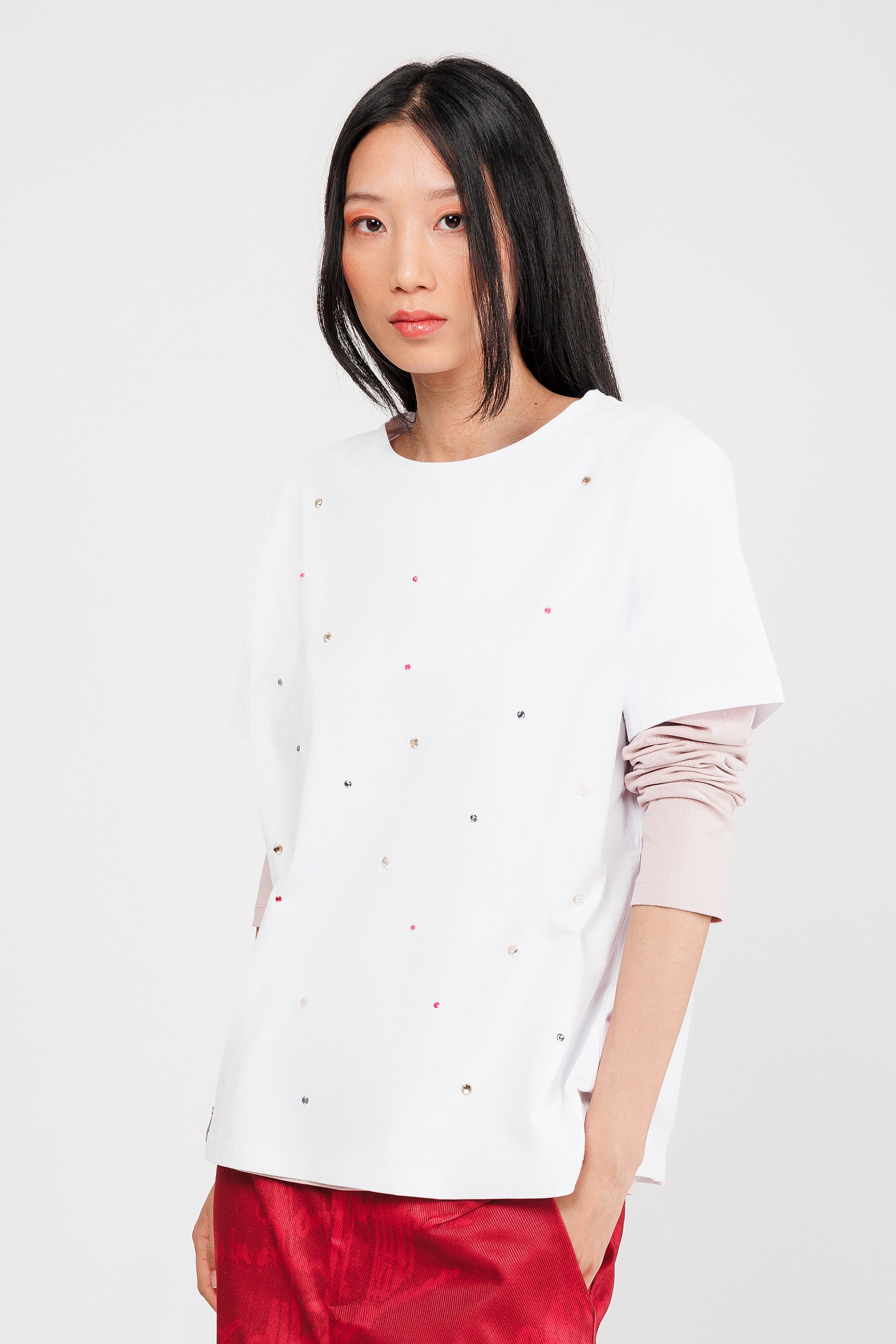 Camiseta manga corta blanca con tachuelas