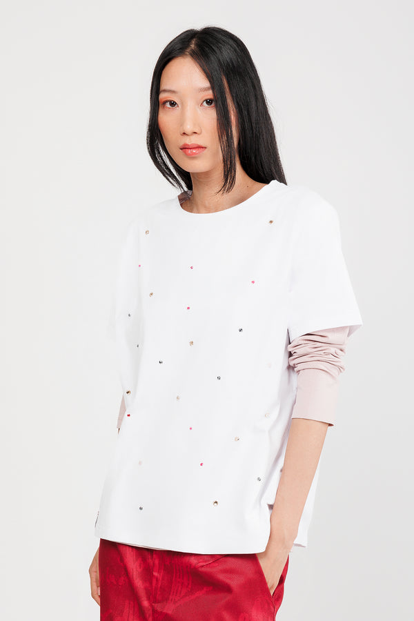Camiseta manga corta blanca con tachuelas
