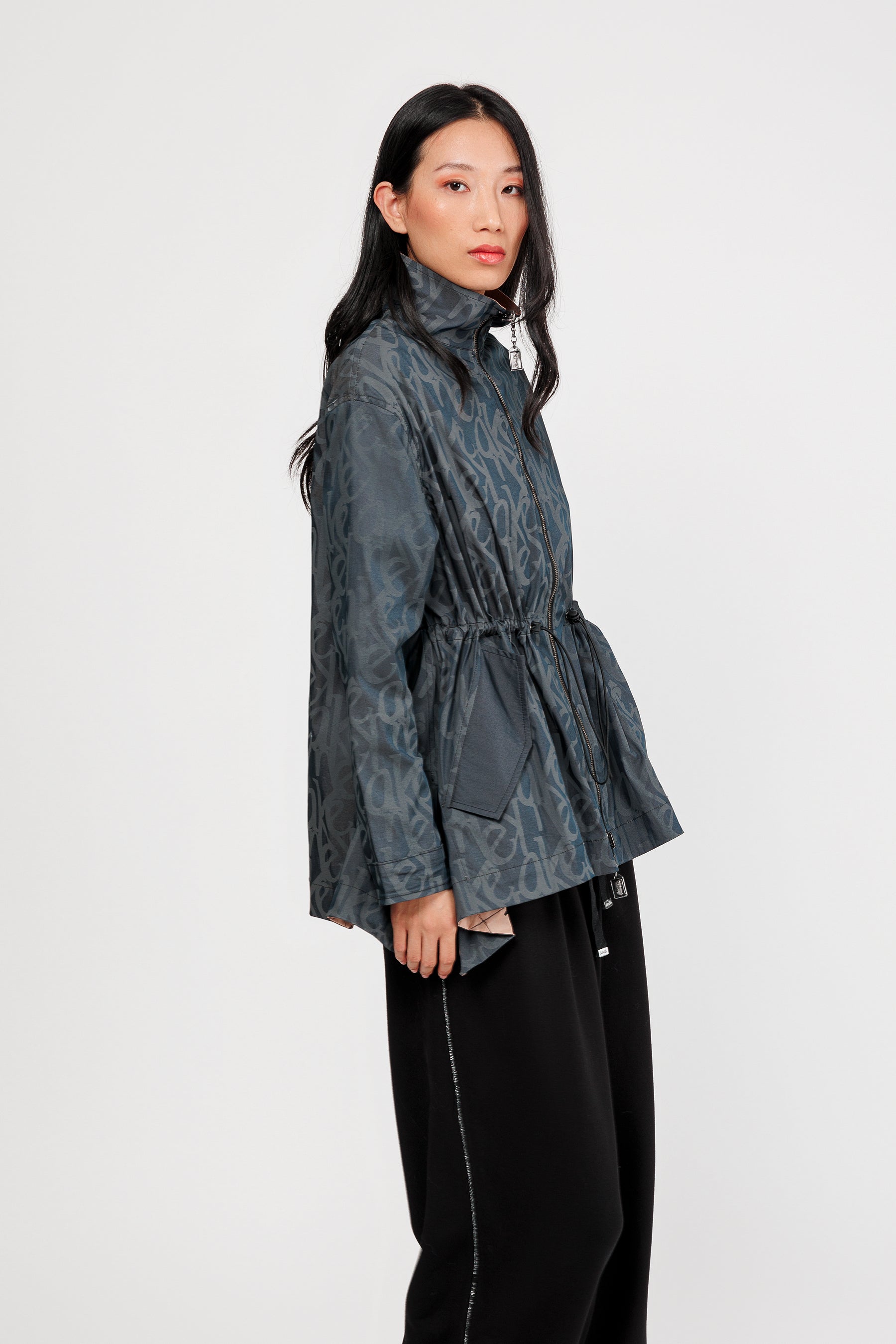 Chaqueta reversible negra y beige