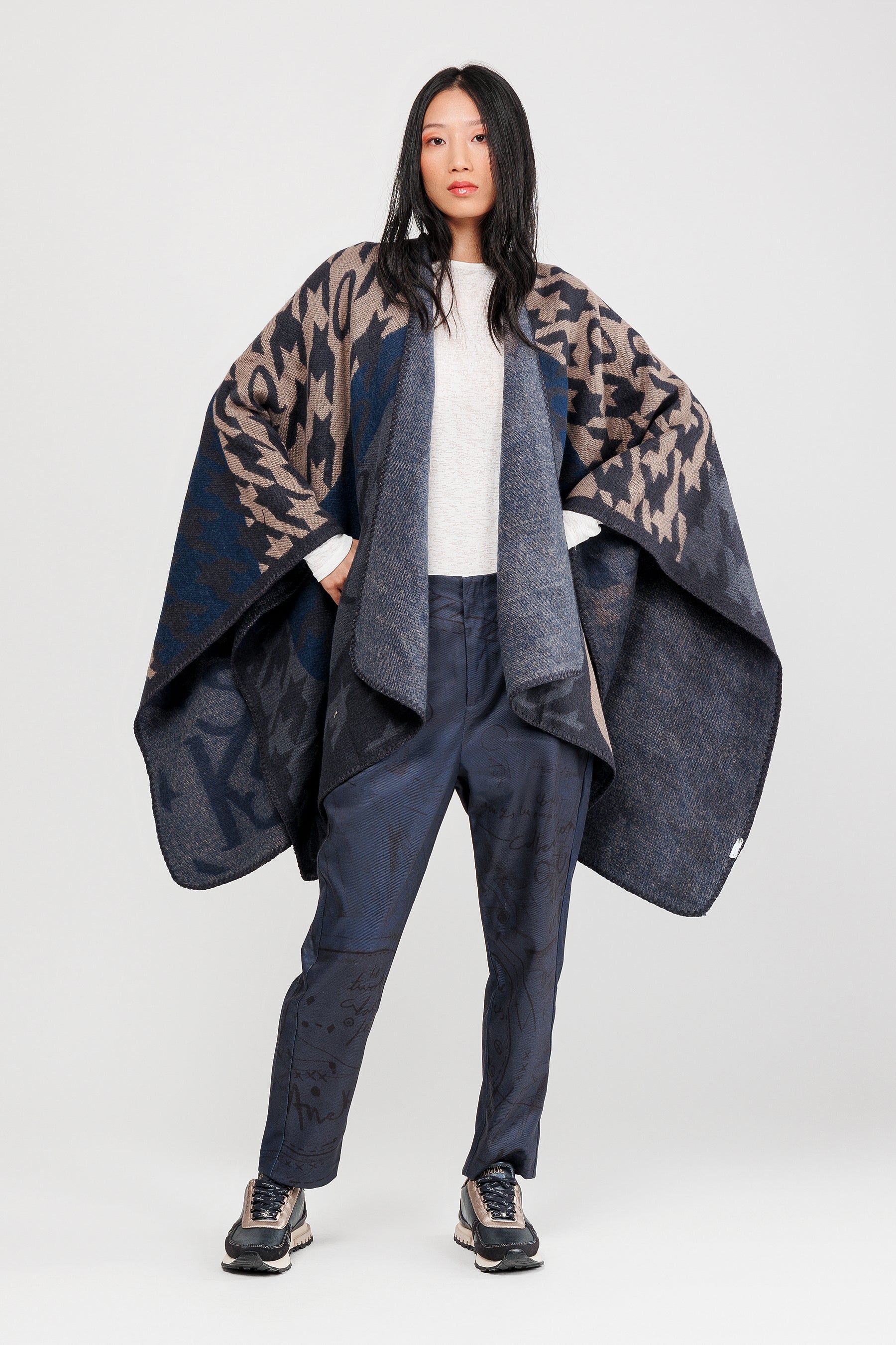 Poncho azul y beige
